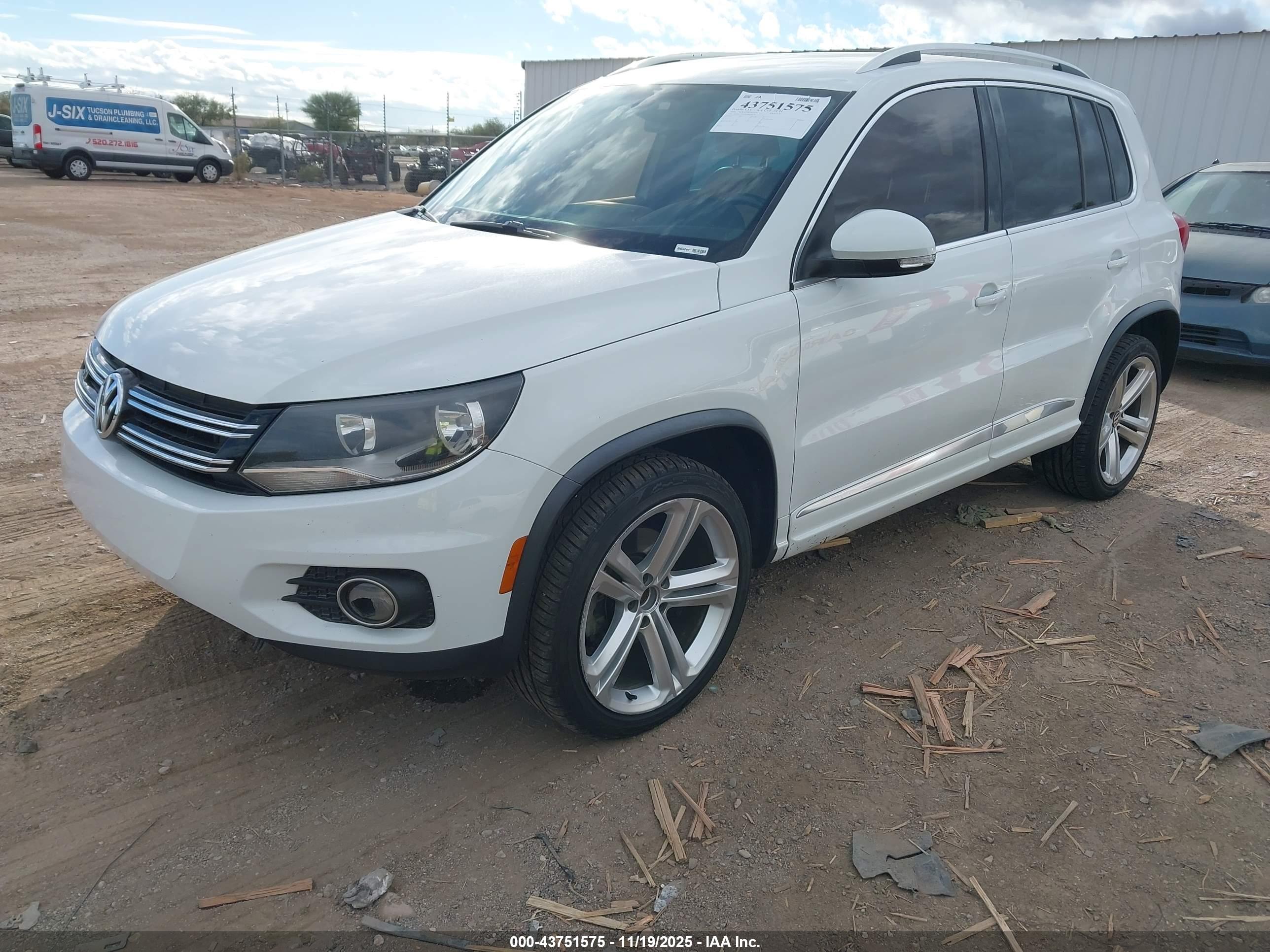 VOLKSWAGEN TIGUAN image 2
