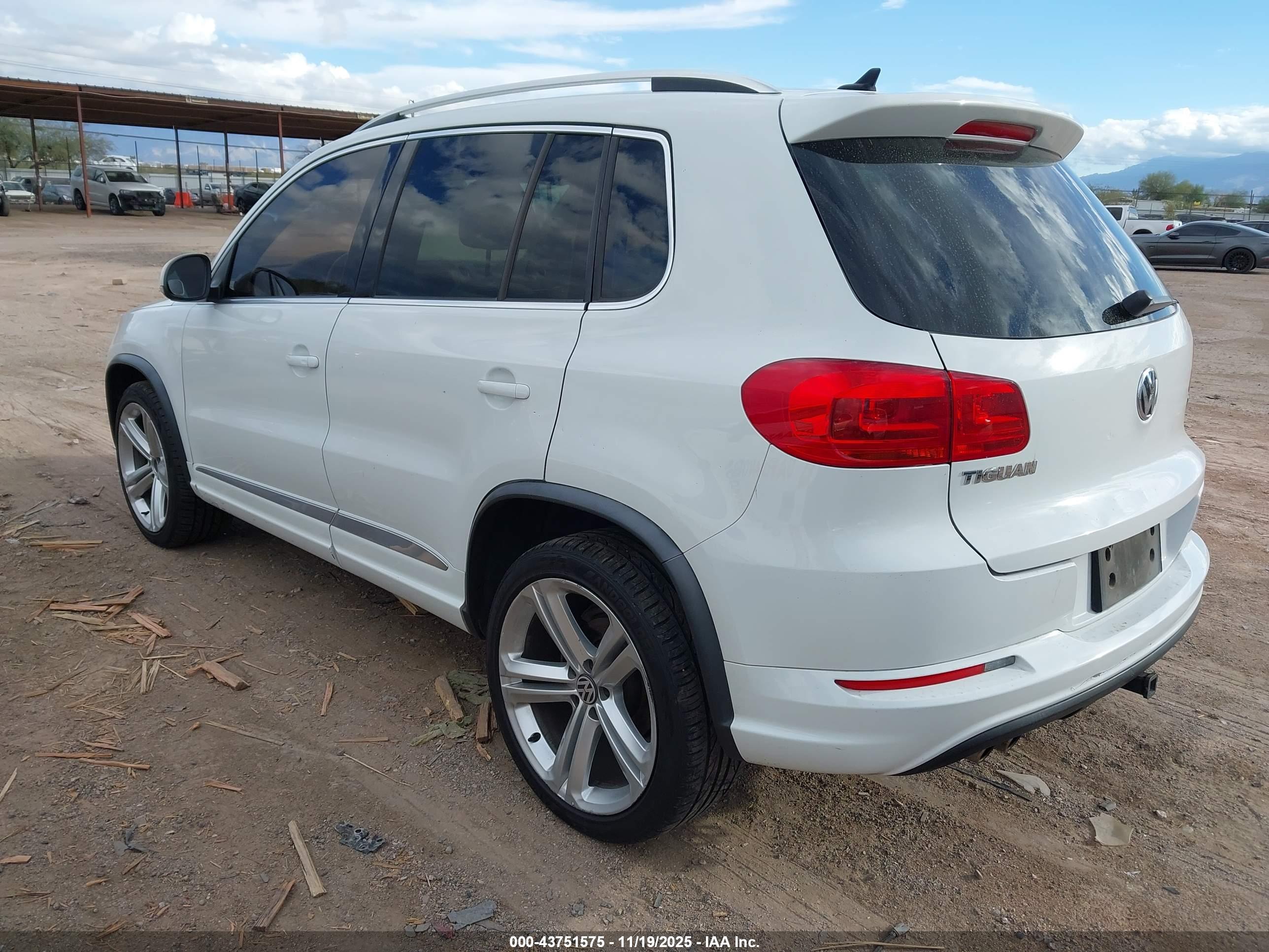 VOLKSWAGEN TIGUAN image 3