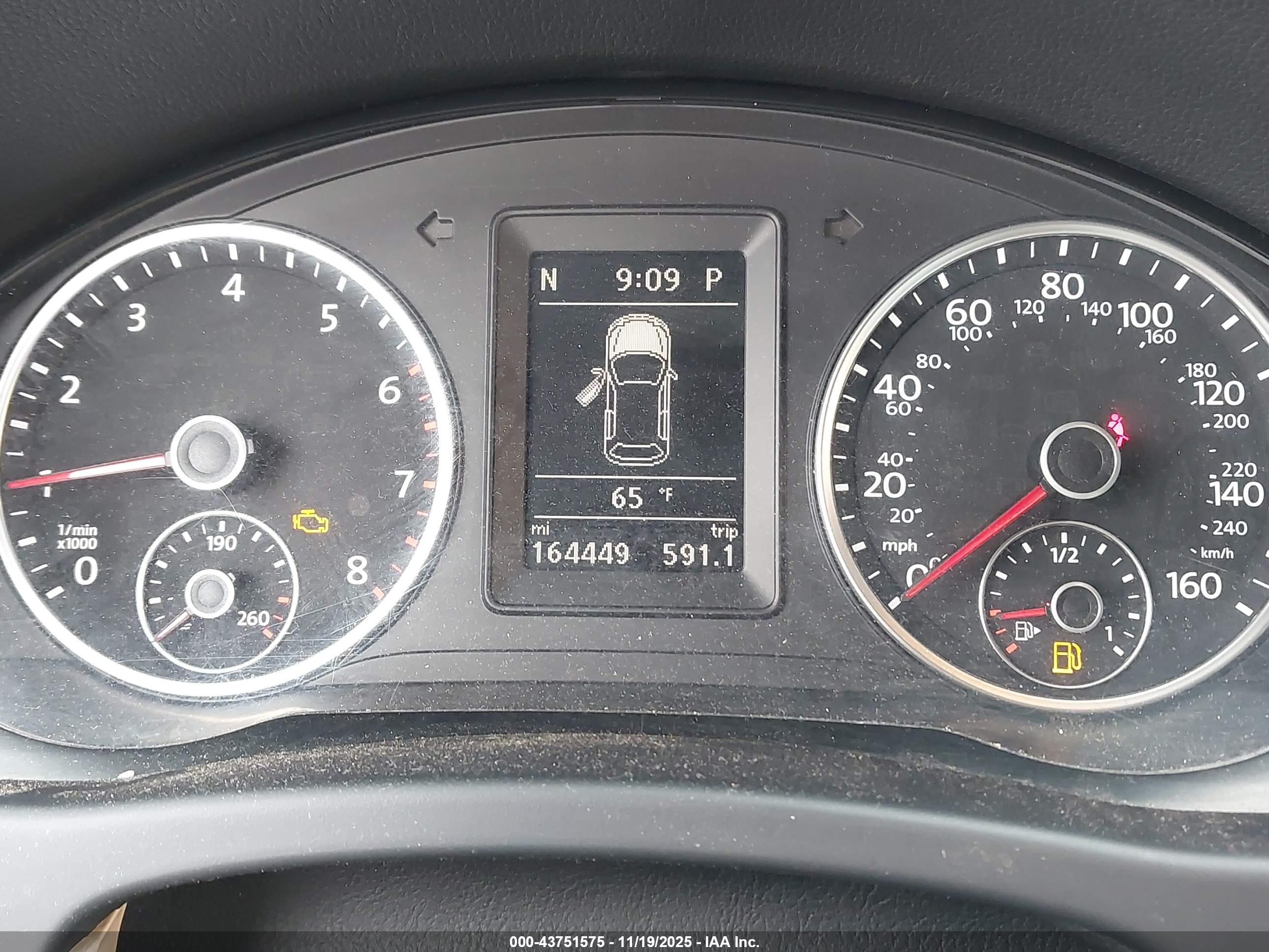 VOLKSWAGEN TIGUAN image 7