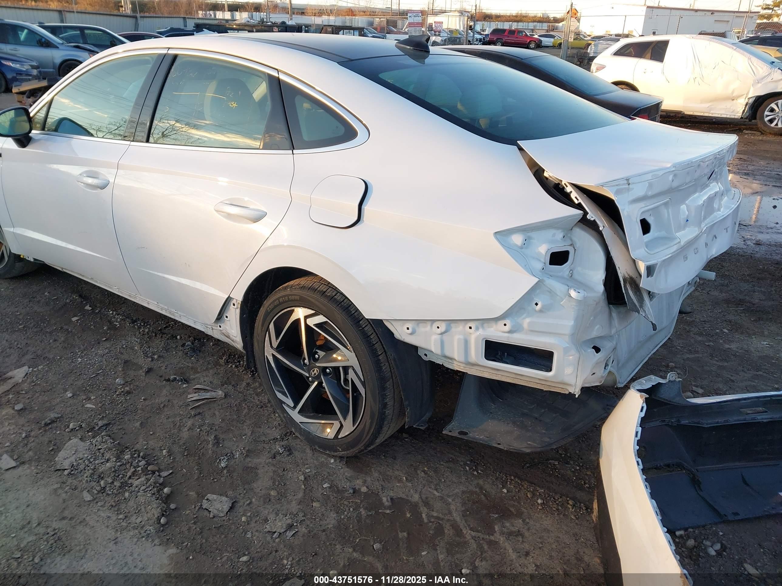 HYUNDAI SONATA image 3