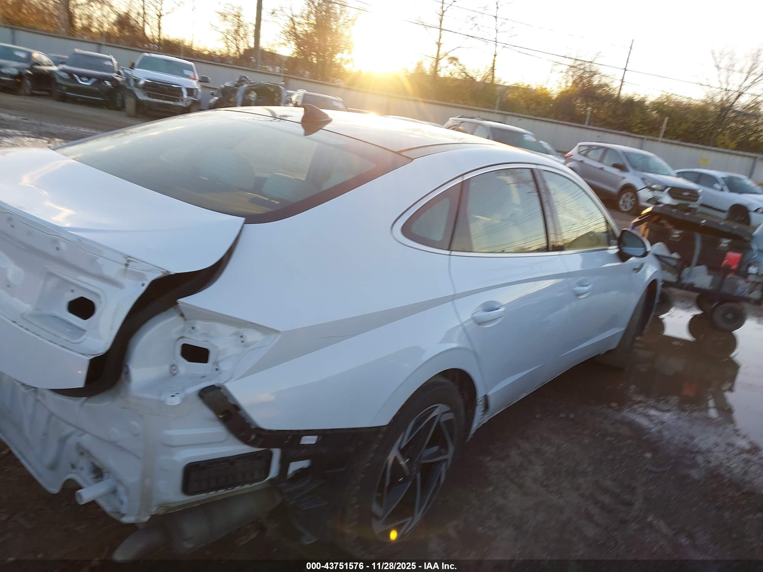 HYUNDAI SONATA image 4