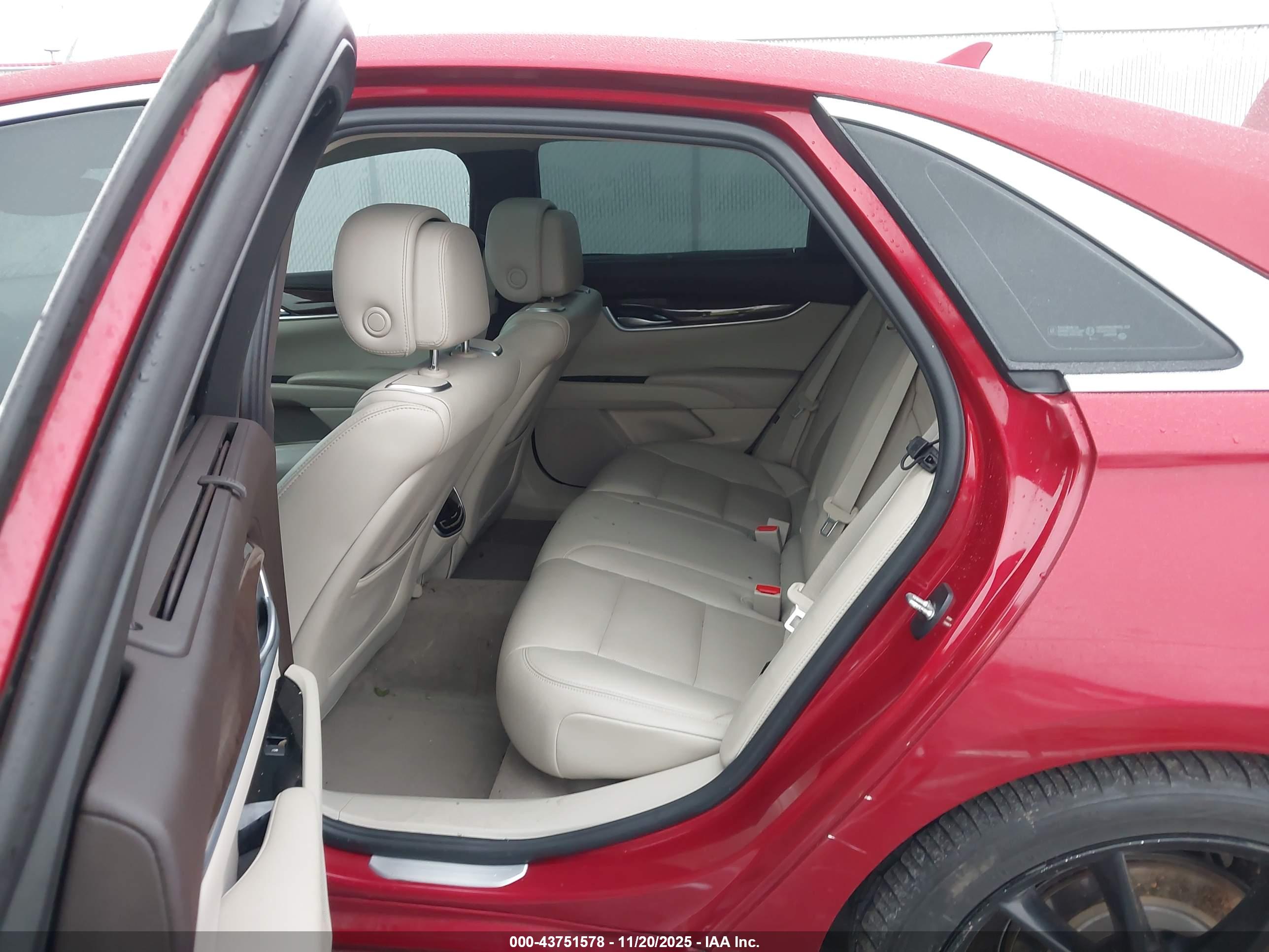 CADILLAC XTS image 8