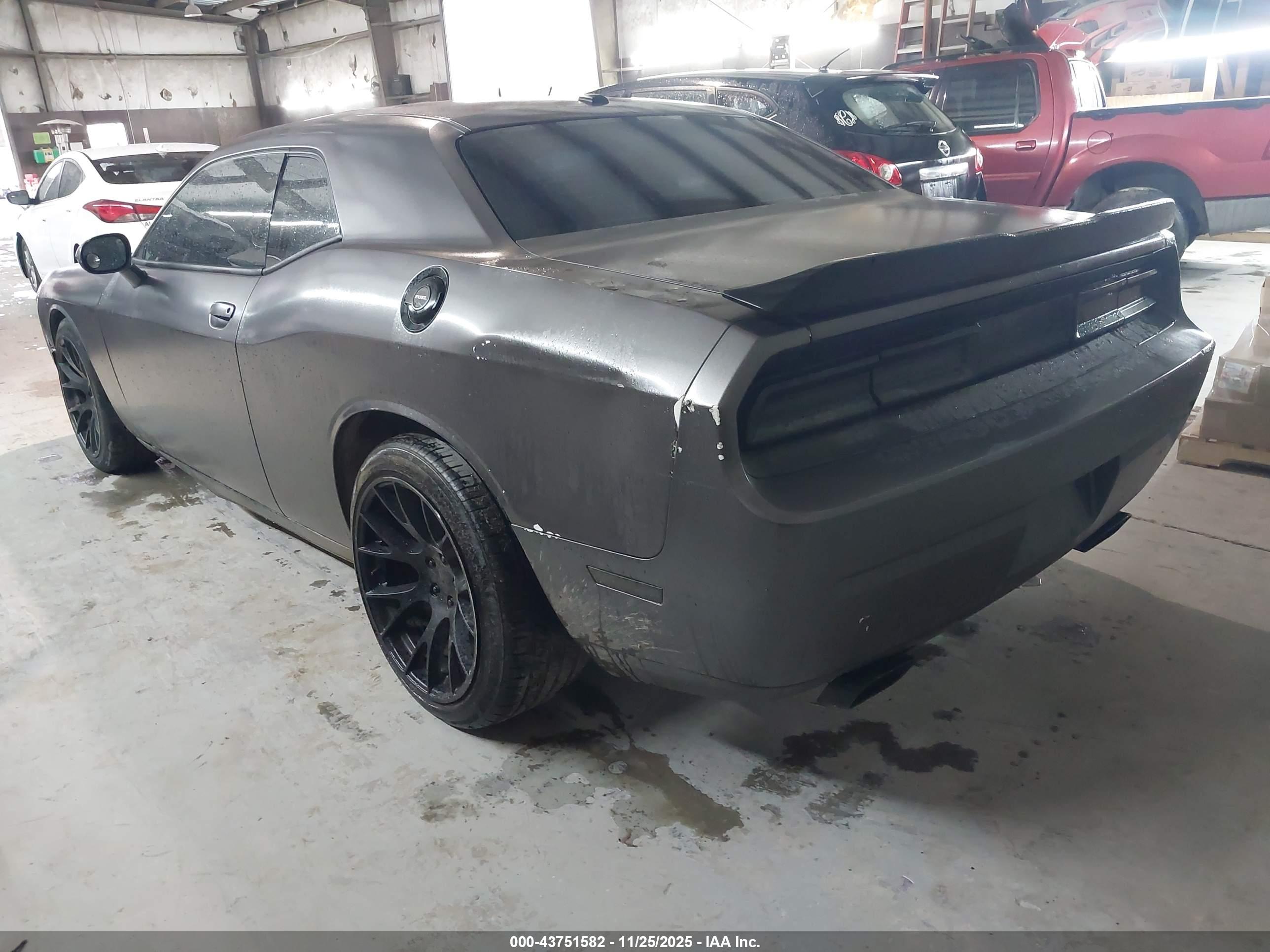 DODGE CHALLENGER image 3