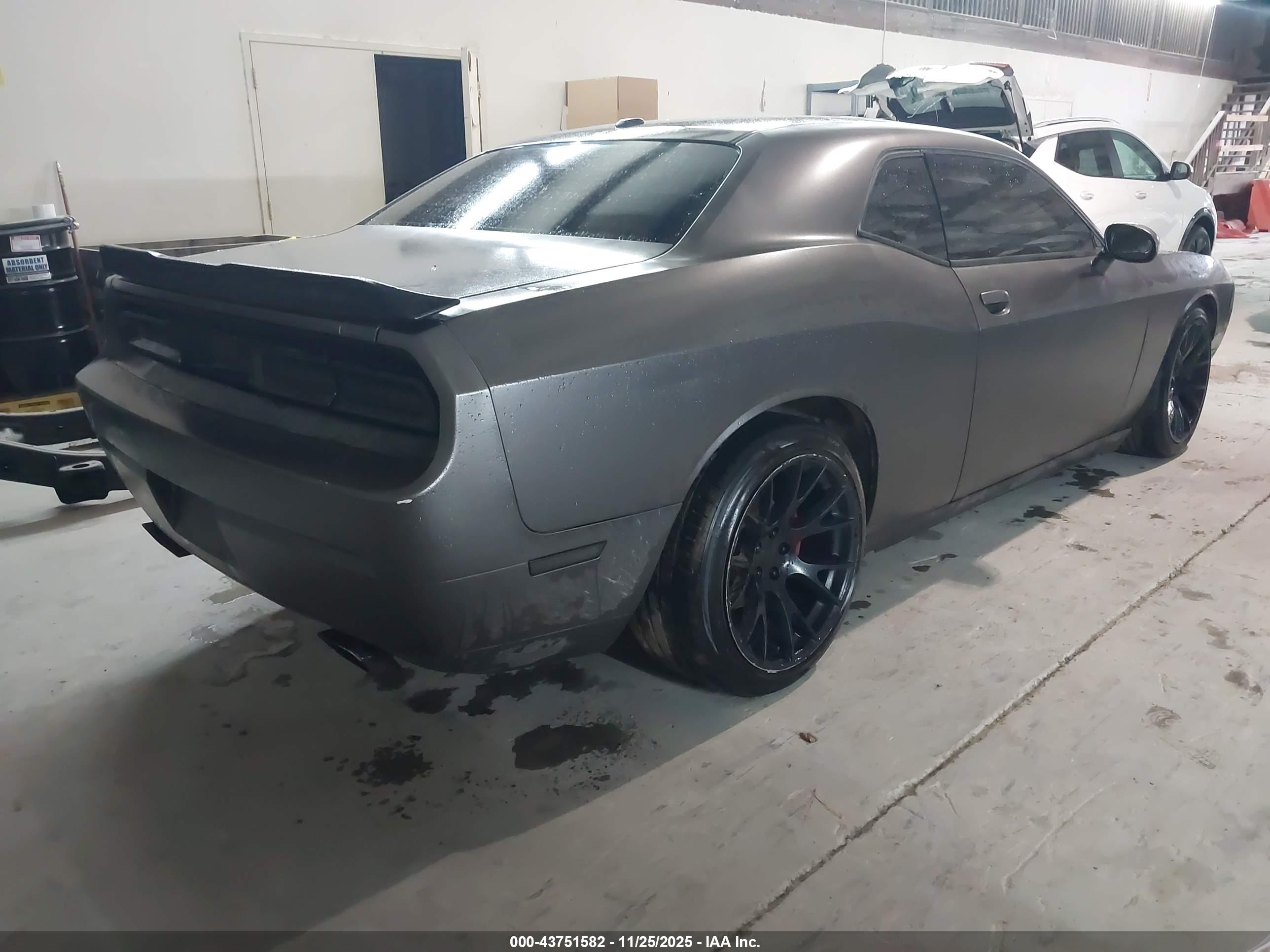 DODGE CHALLENGER image 4