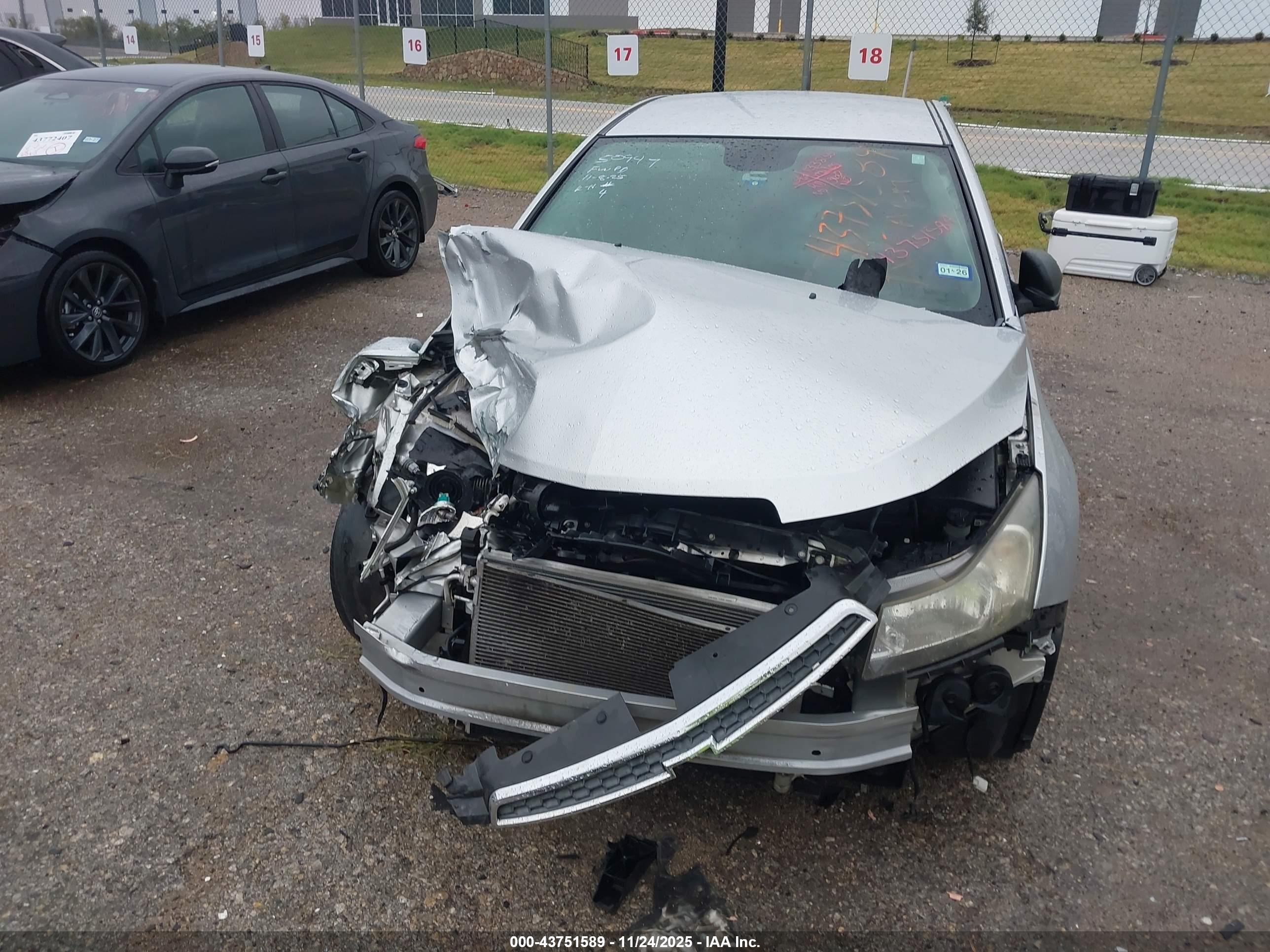 CHEVROLET CRUZE image 6