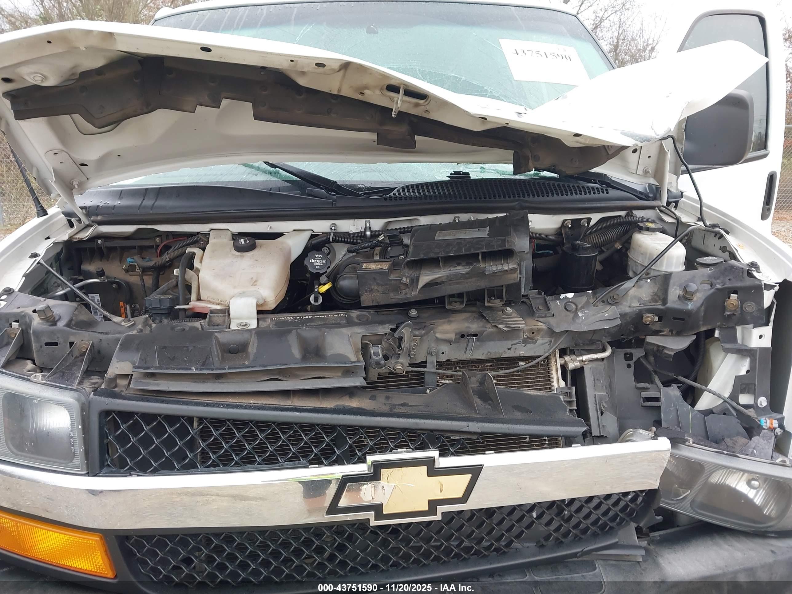 CHEVROLET EXPRESS image 10