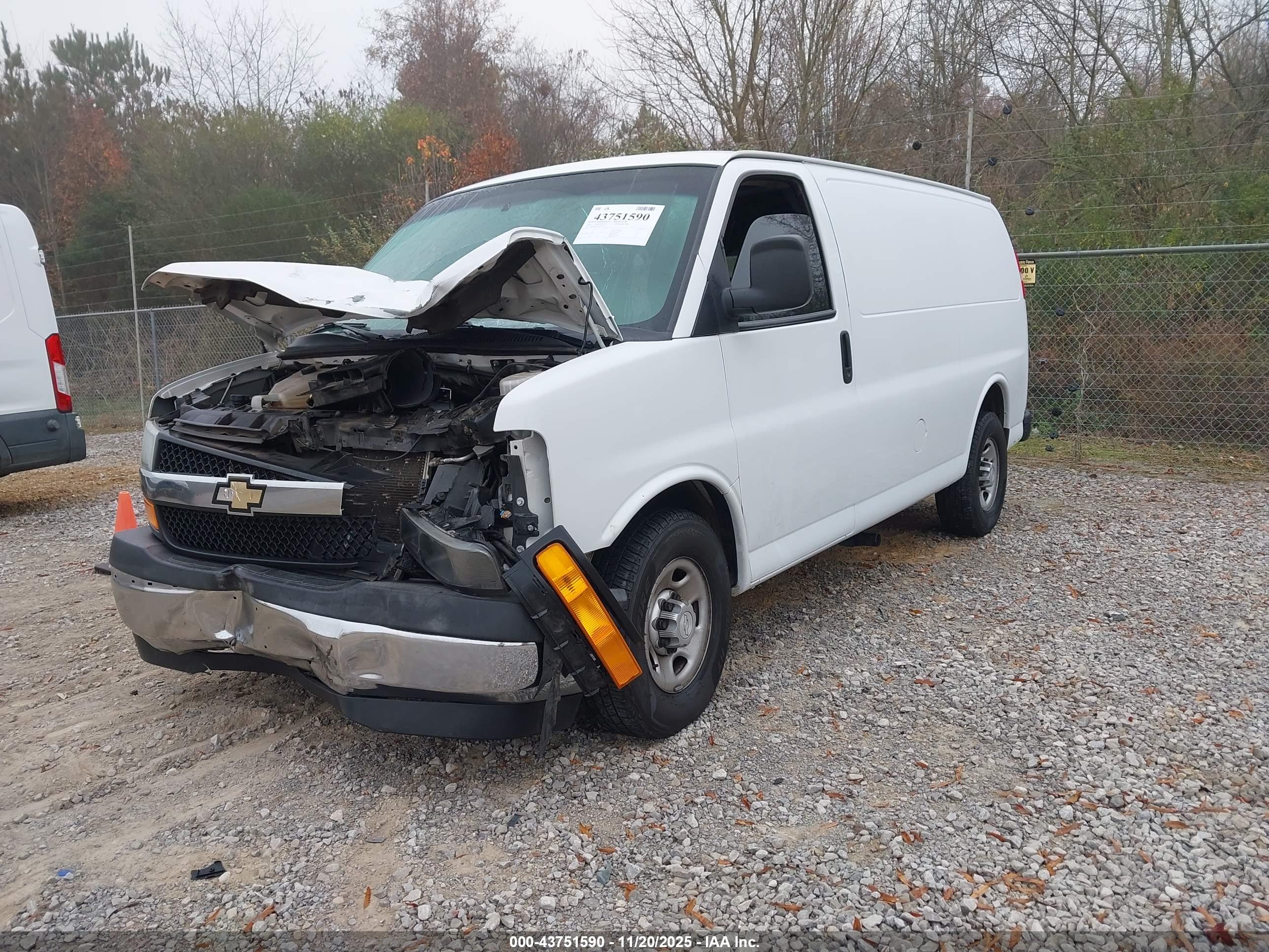 CHEVROLET EXPRESS image 2