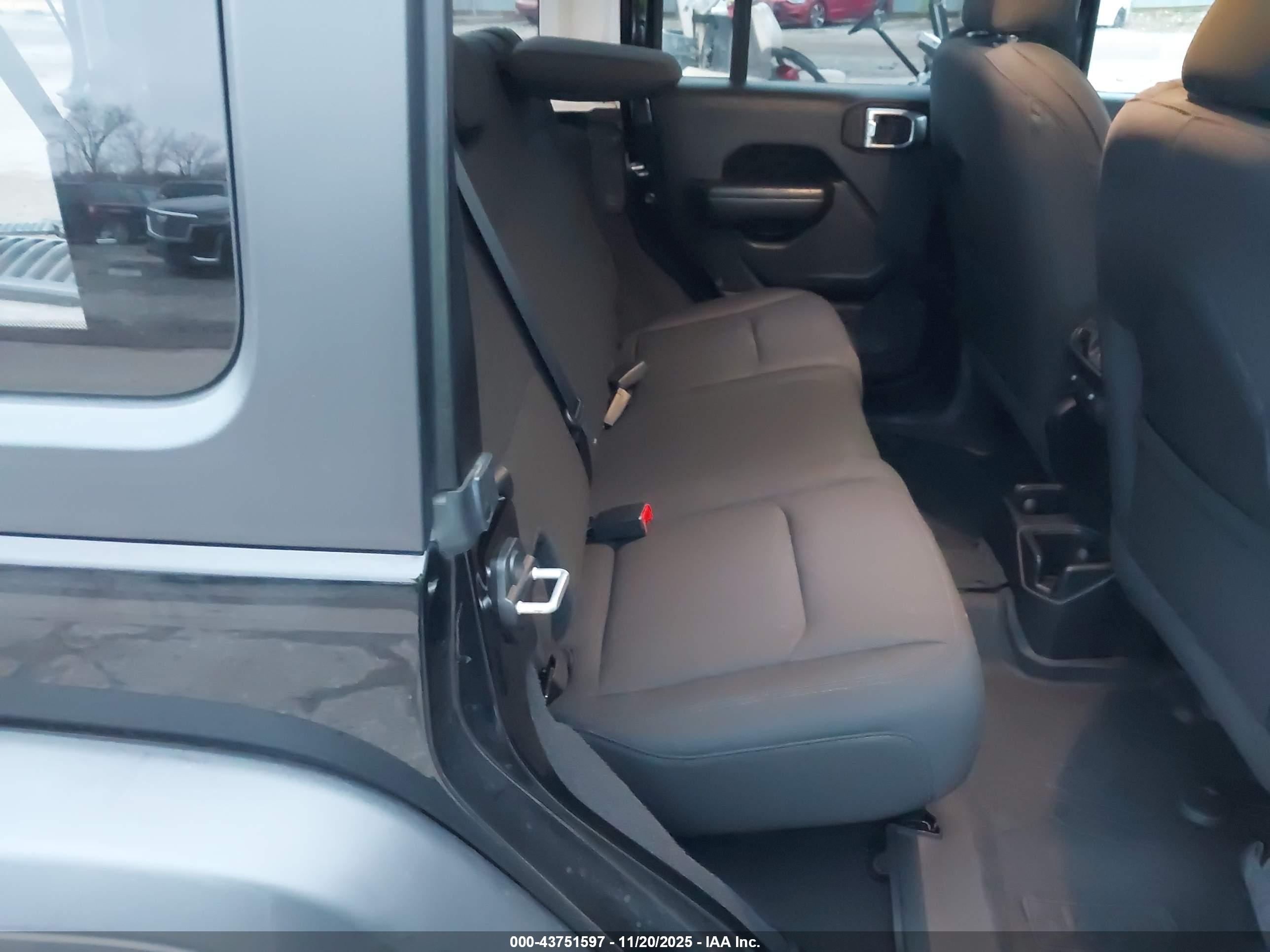 JEEP WRANGLER image 8