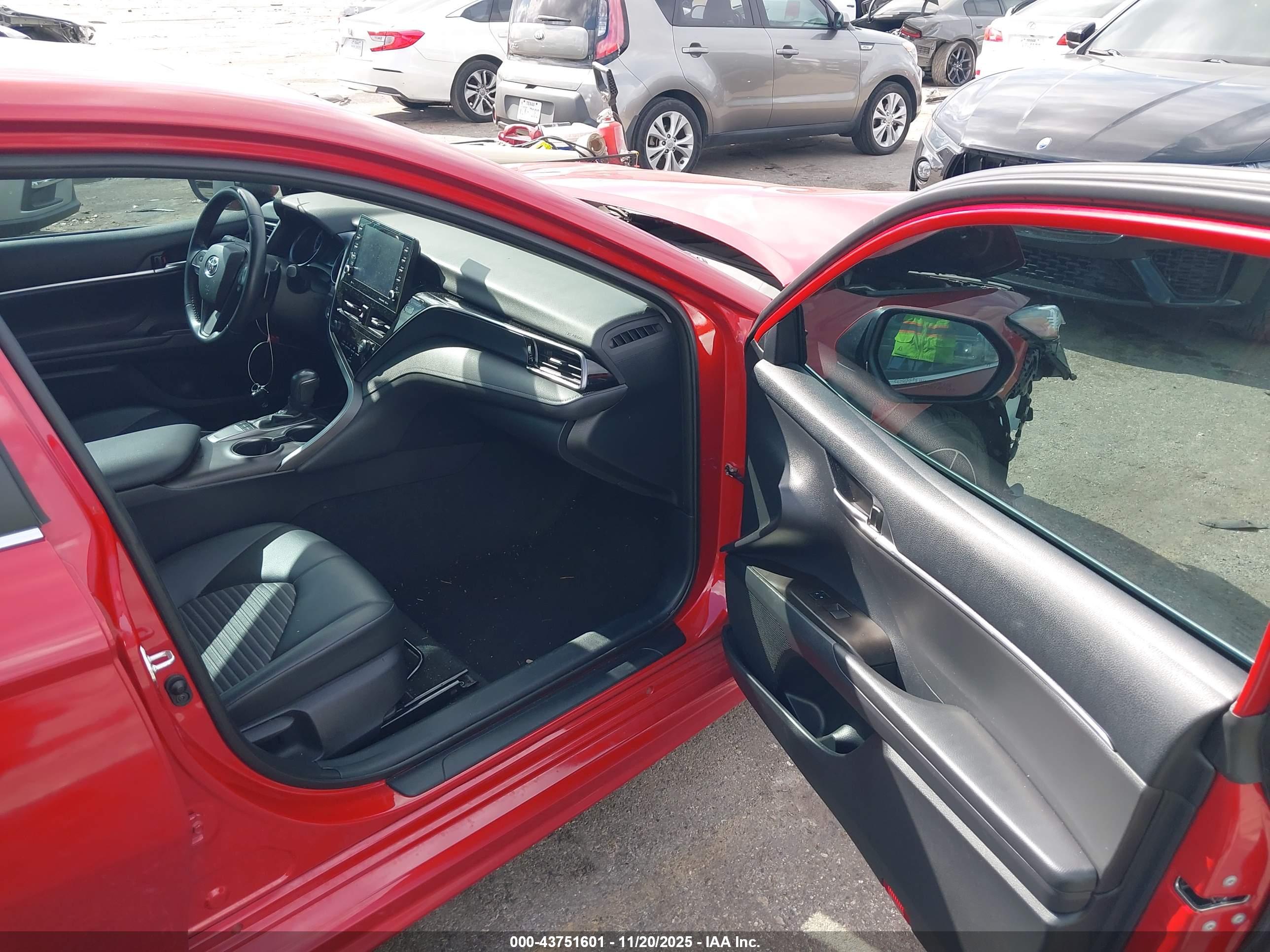TOYOTA CAMRY image 5