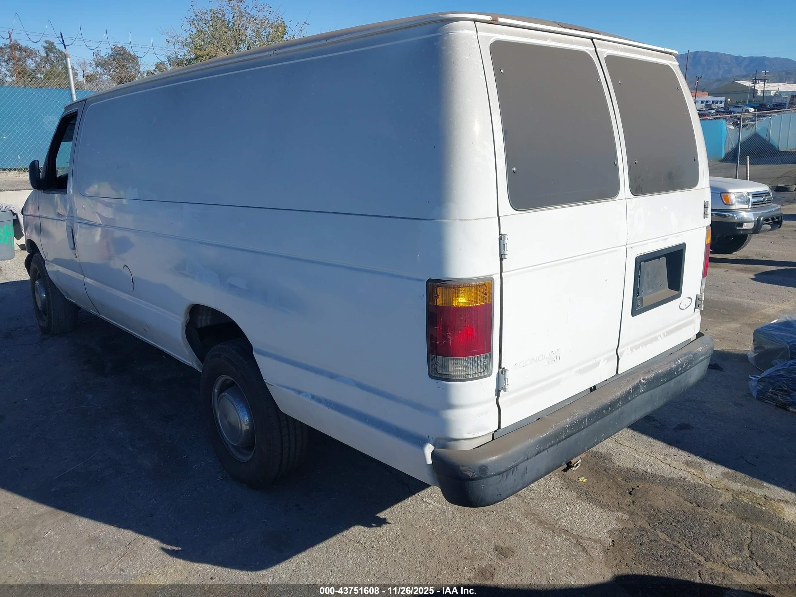 FORD ECONOLINE image 3
