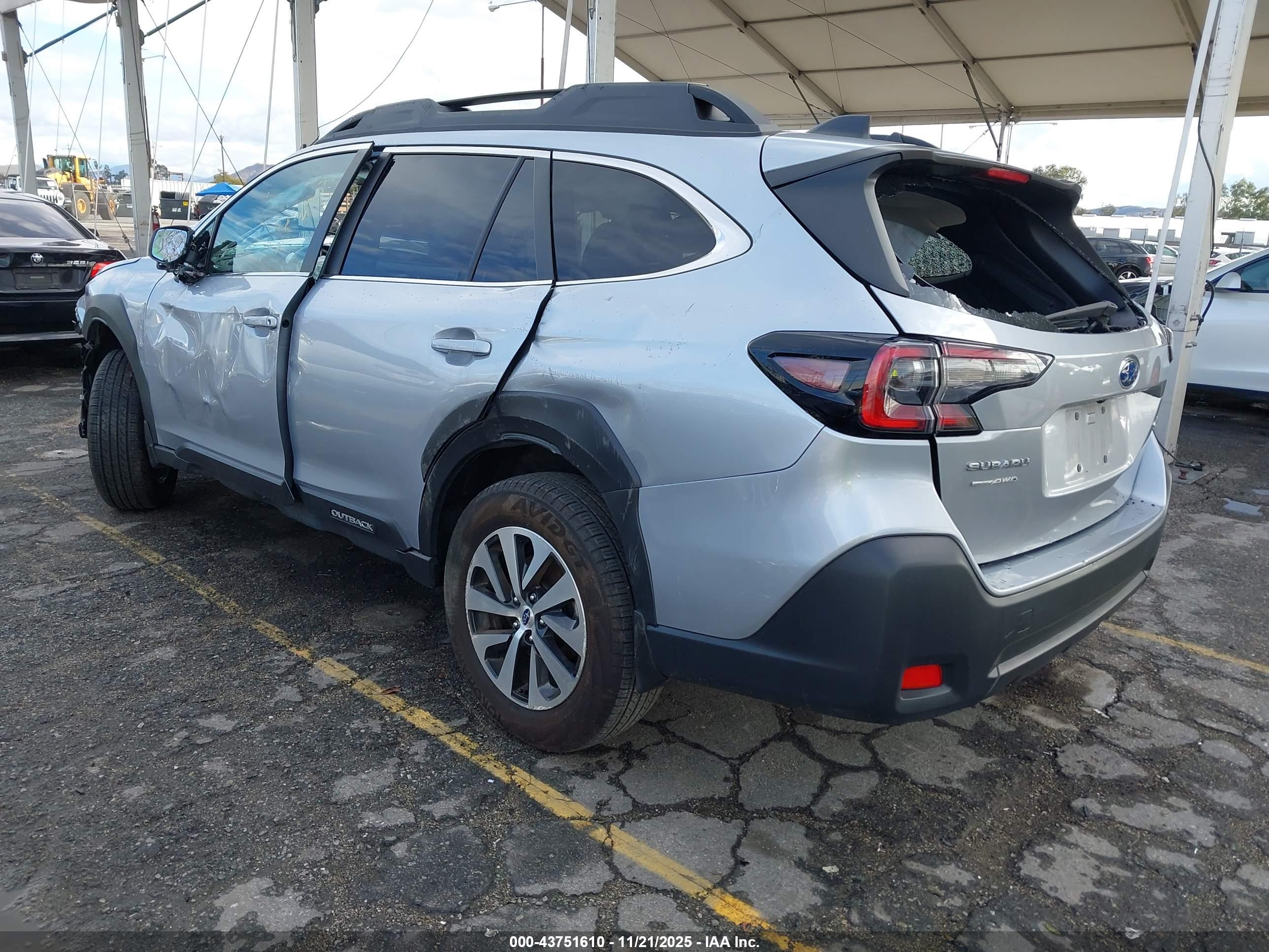 SUBARU OUTBACK image 3