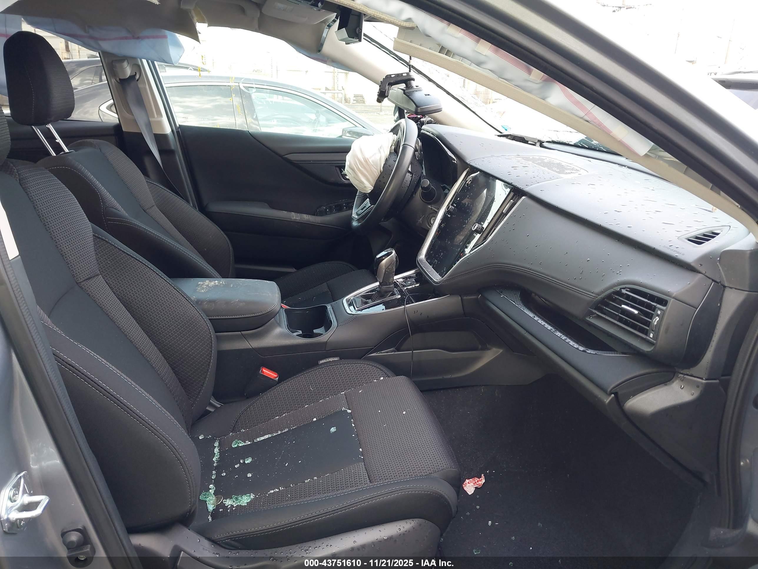 SUBARU OUTBACK image 5