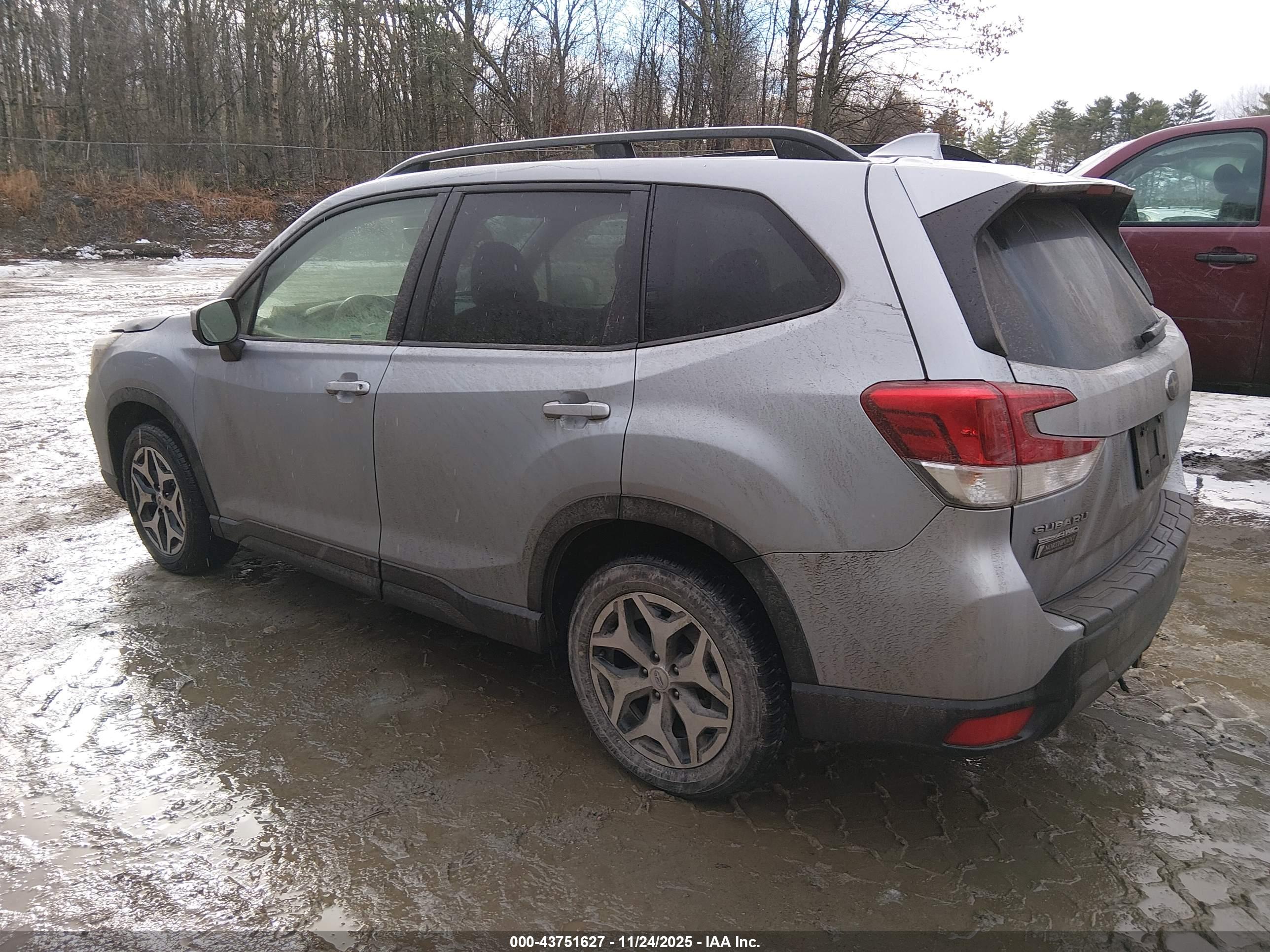 SUBARU FORESTER image 3
