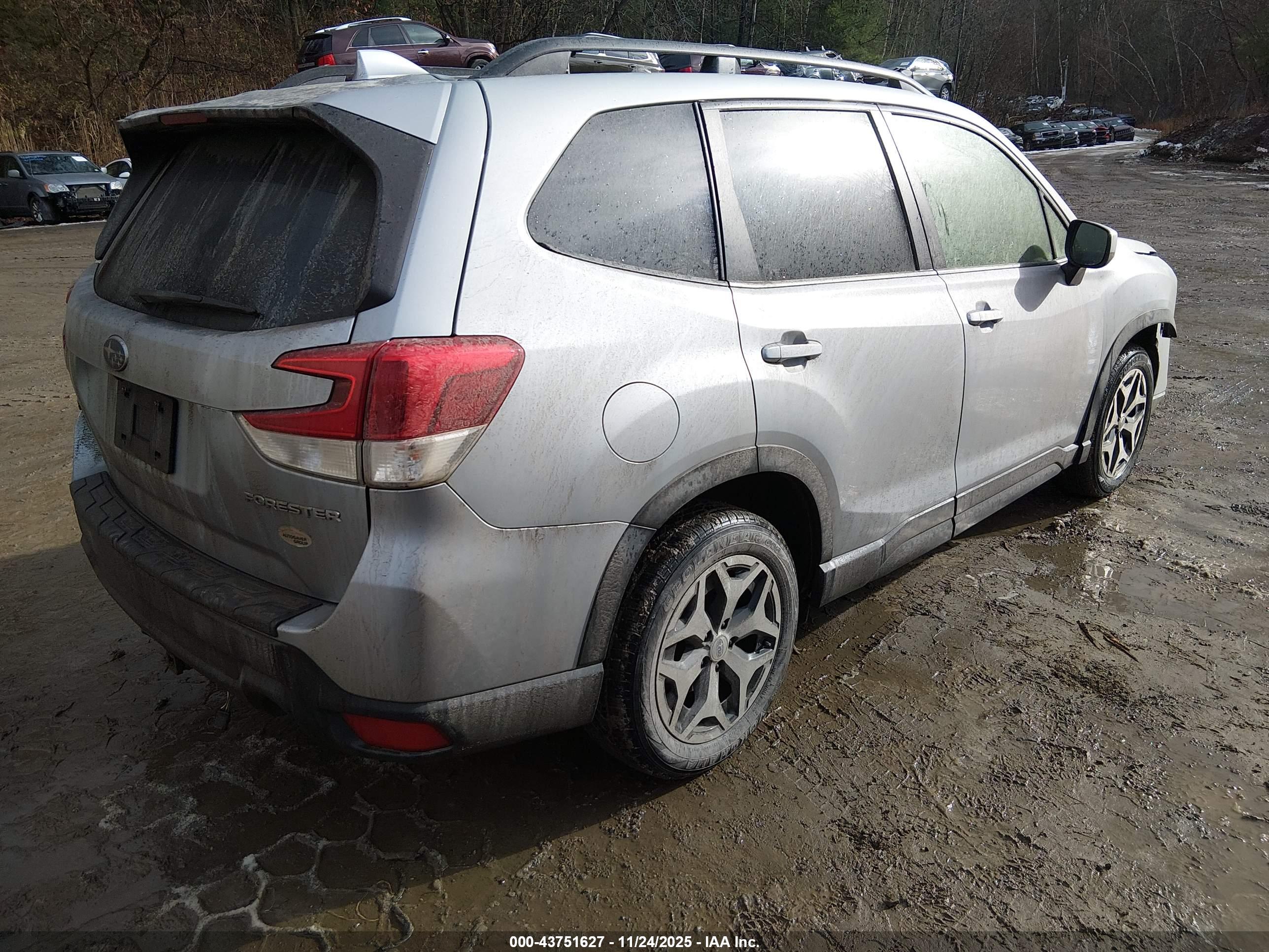 SUBARU FORESTER image 4