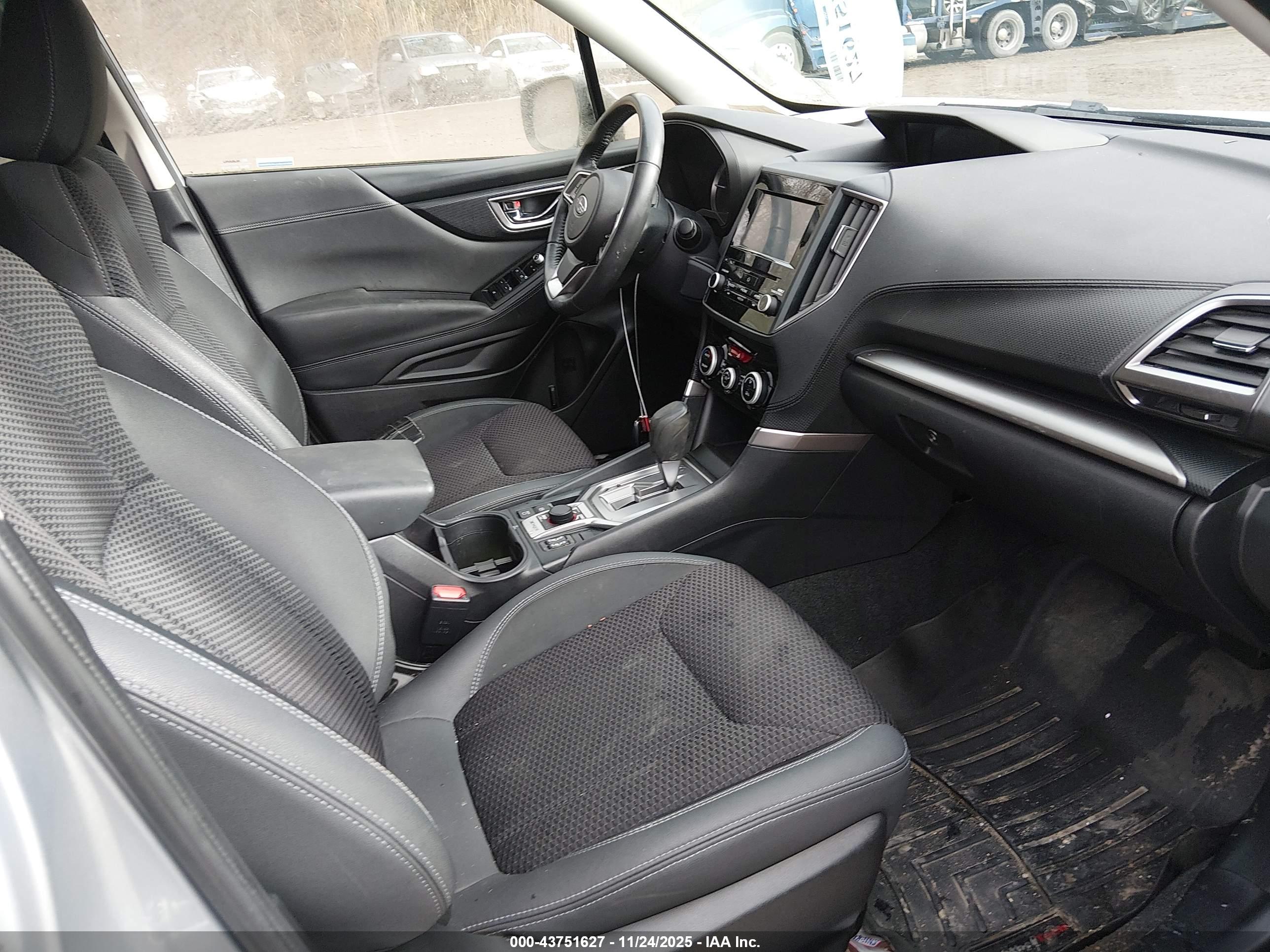 SUBARU FORESTER image 5