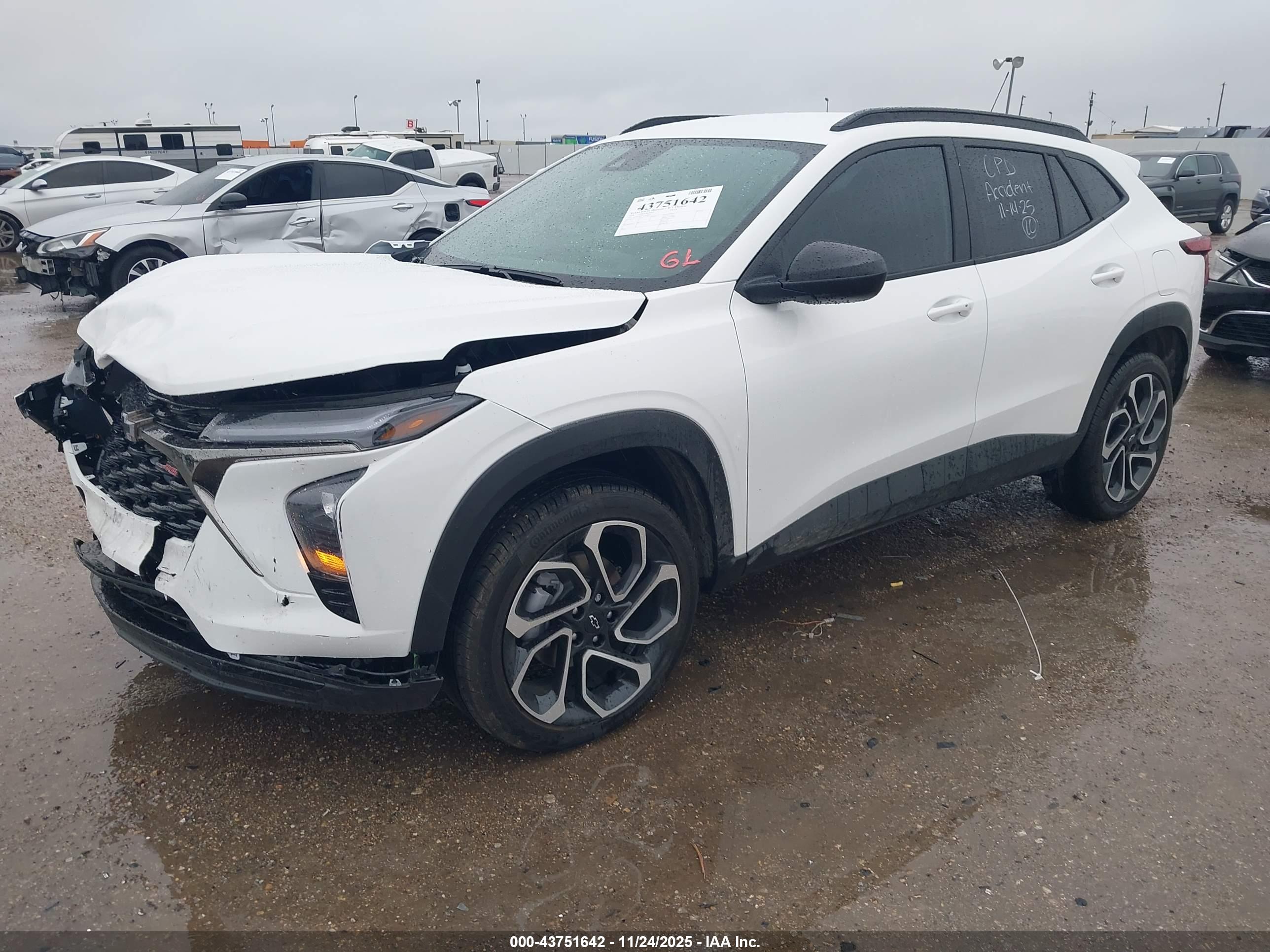 CHEVROLET TRAX image 2