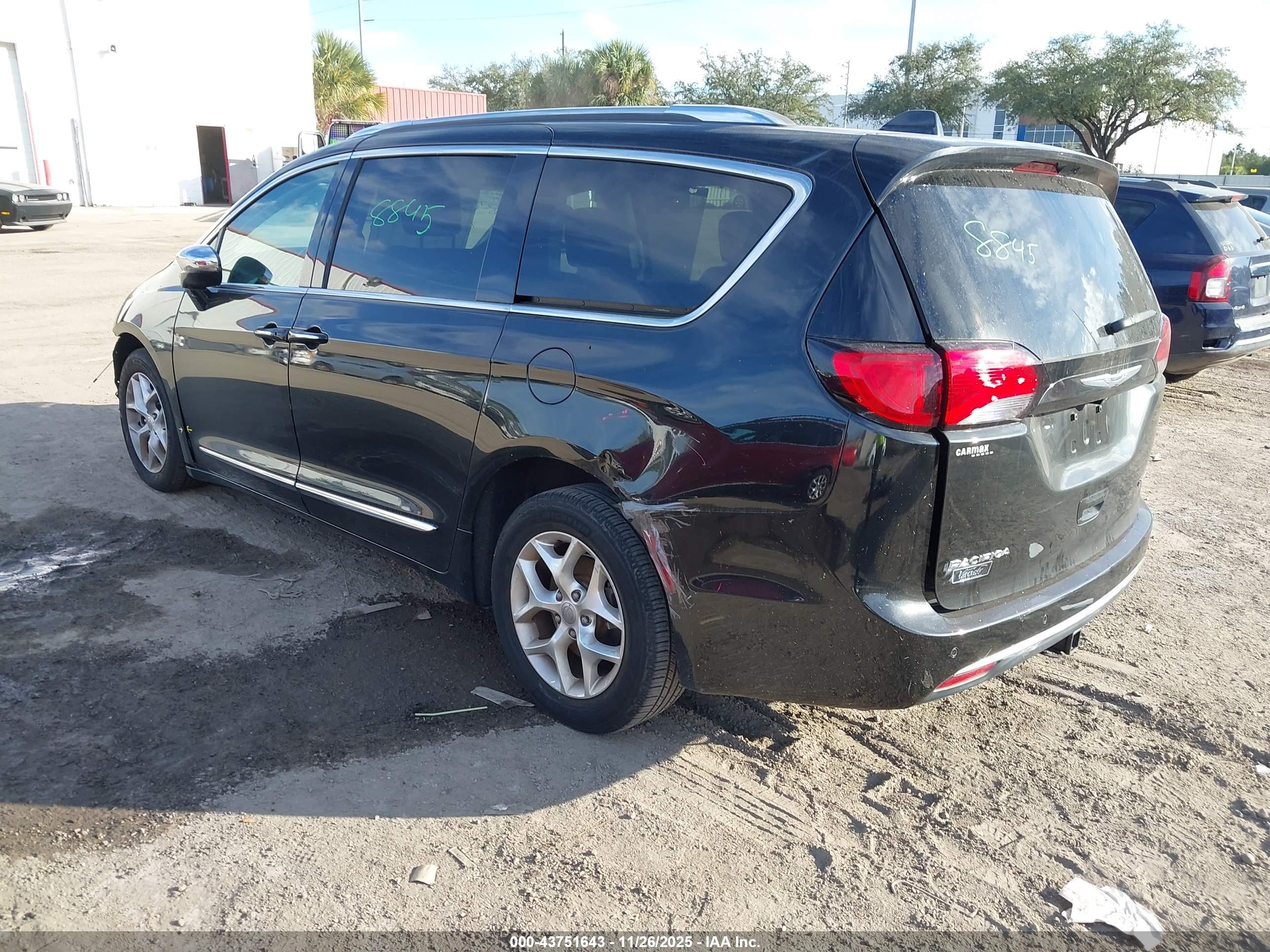 CHRYSLER PACIFICA image 3