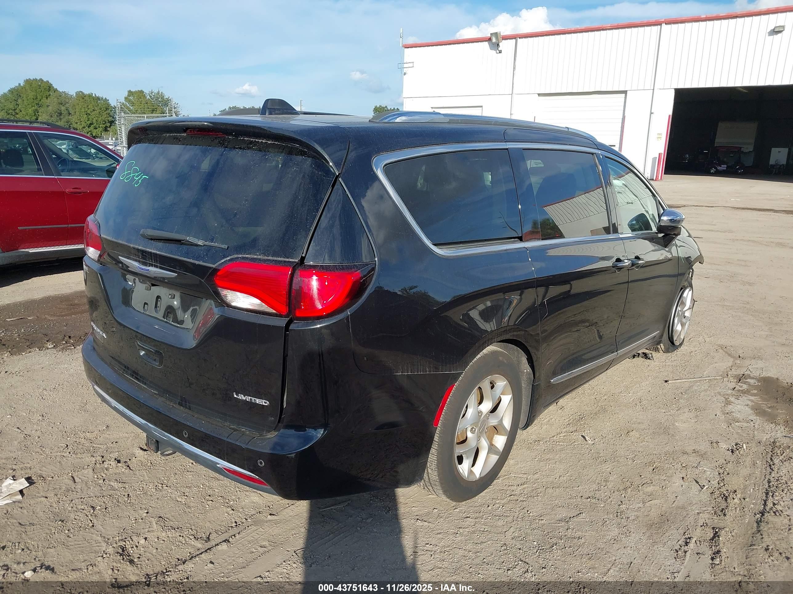 CHRYSLER PACIFICA image 4