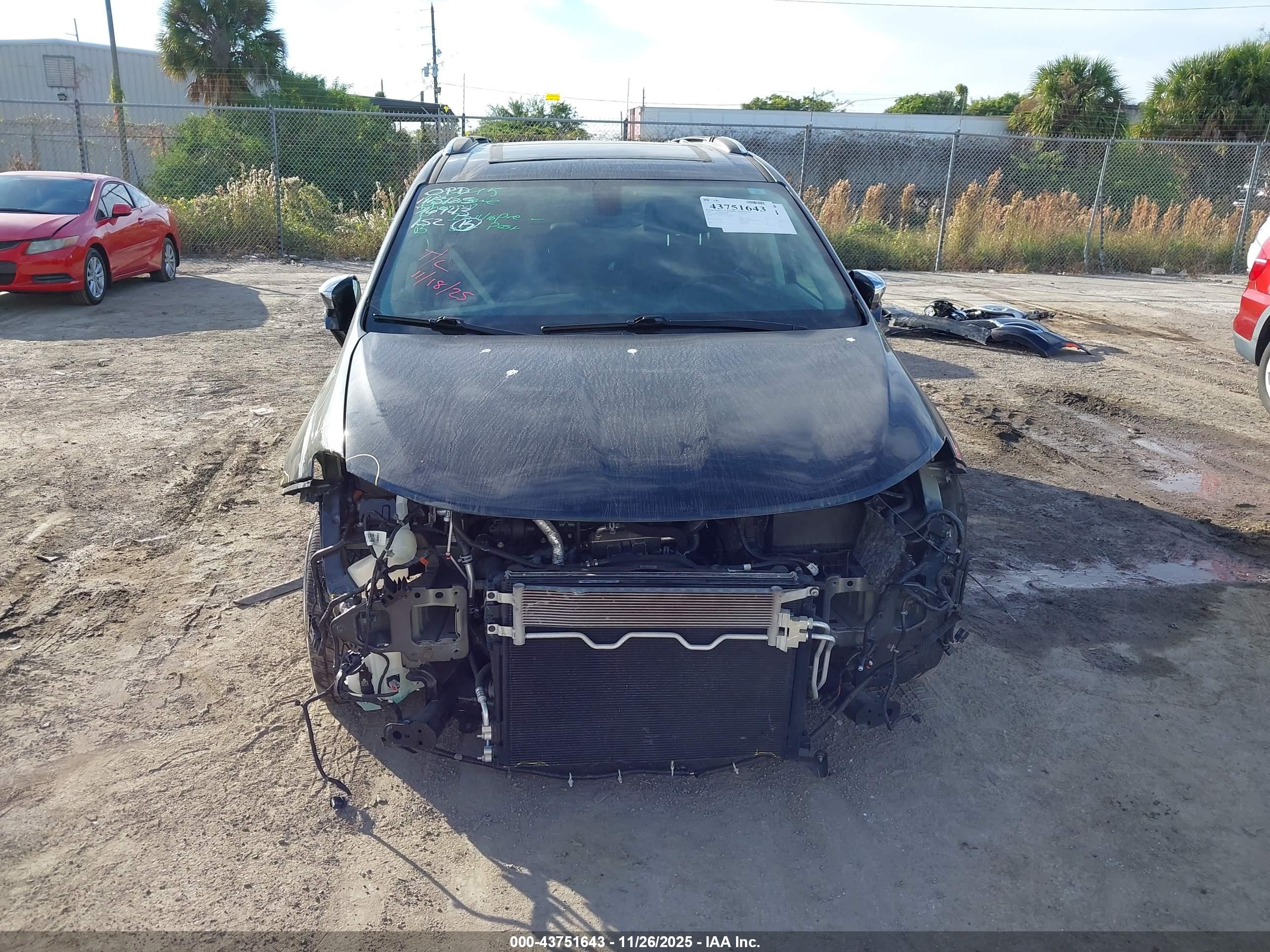 CHRYSLER PACIFICA image 6