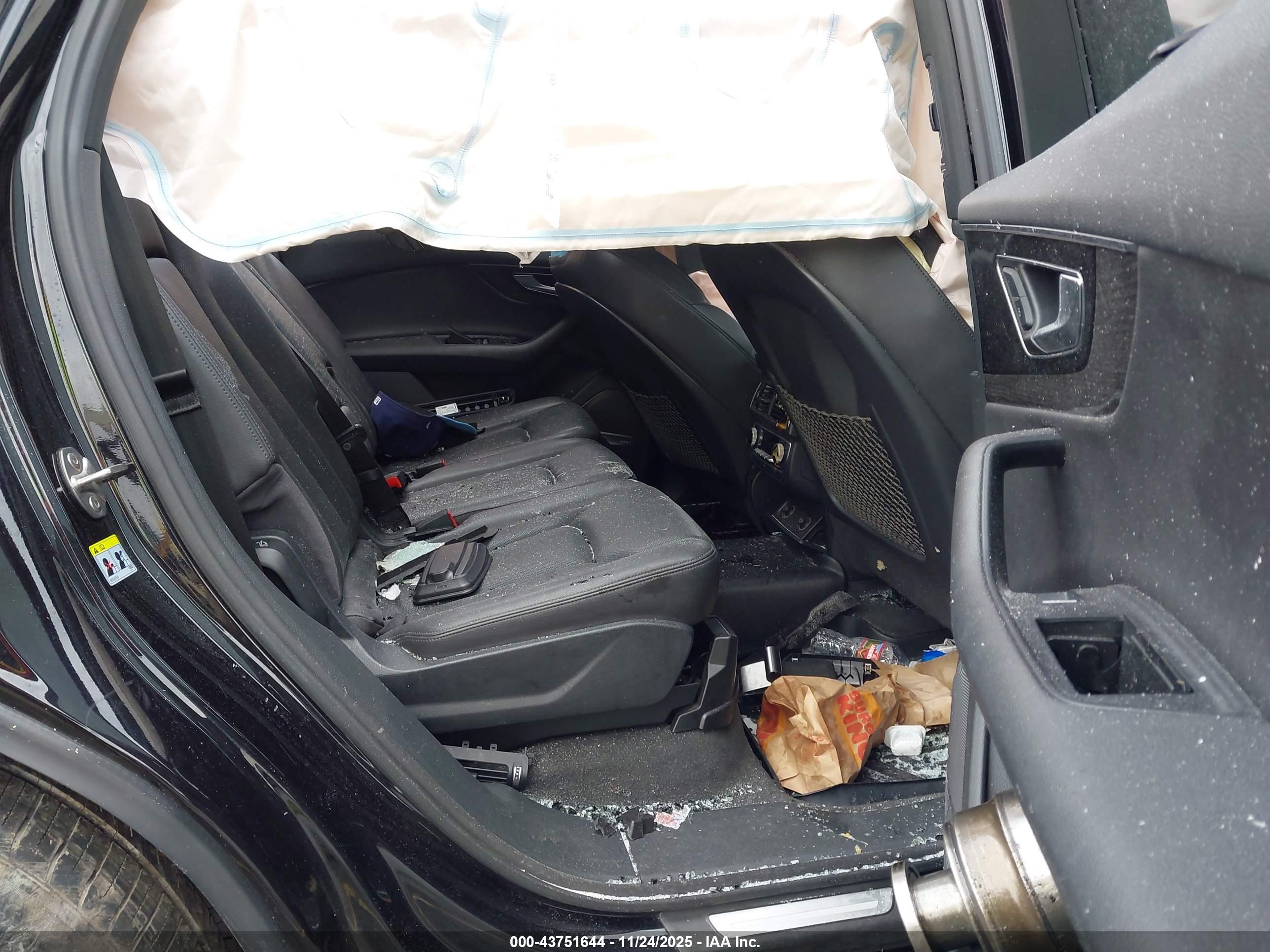 AUDI Q7 image 8