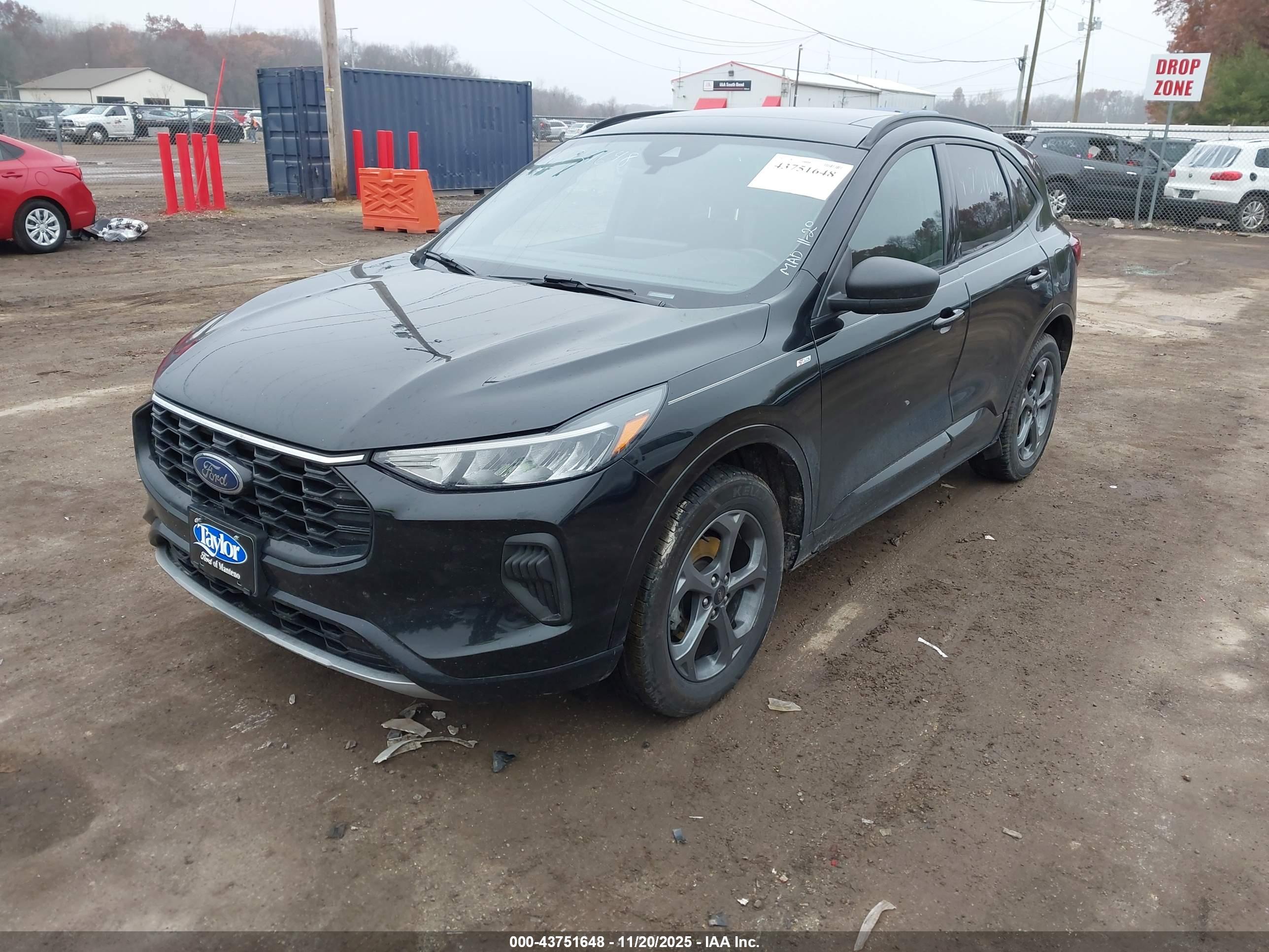 FORD ESCAPE image 2