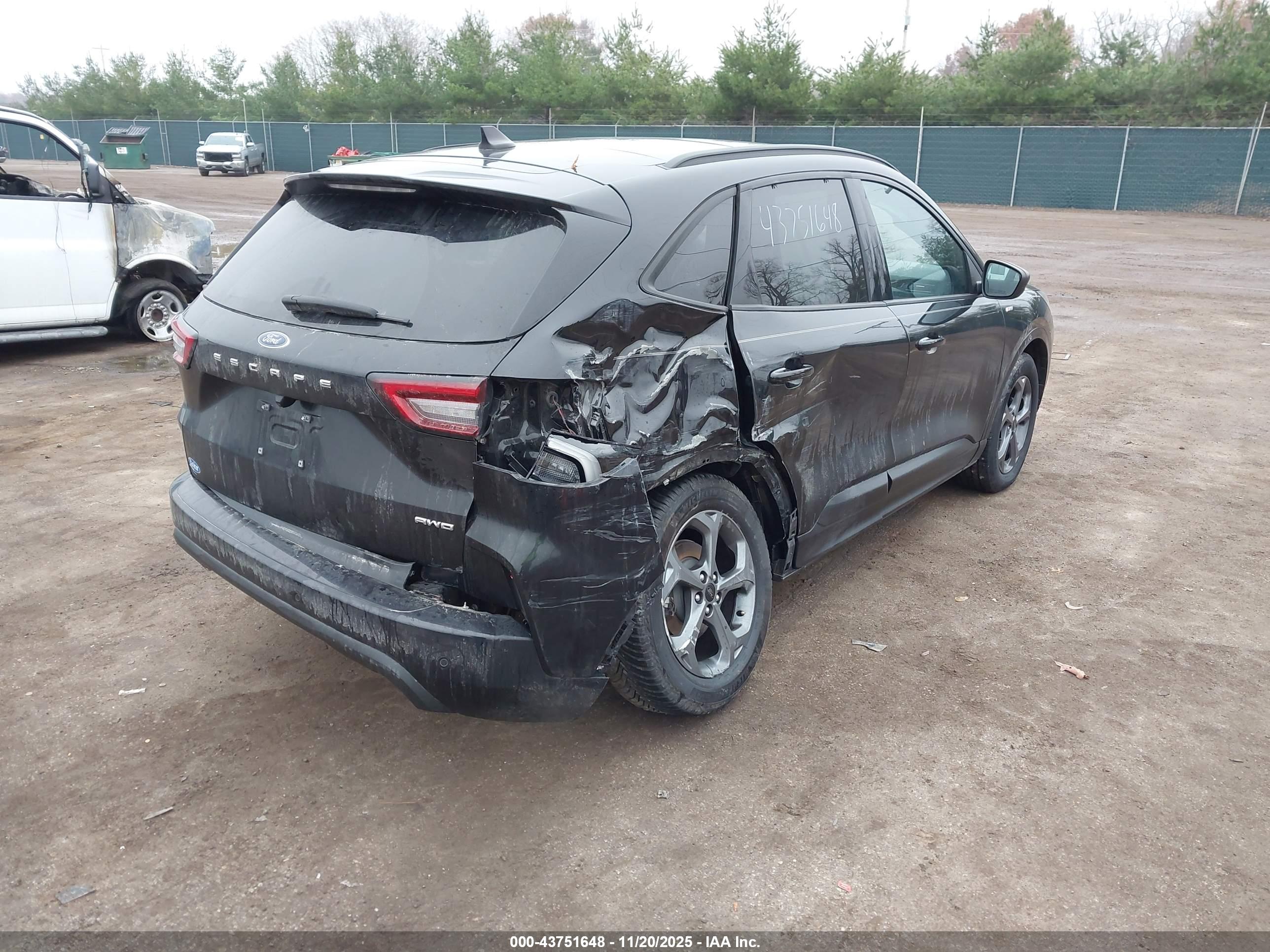 FORD ESCAPE image 4