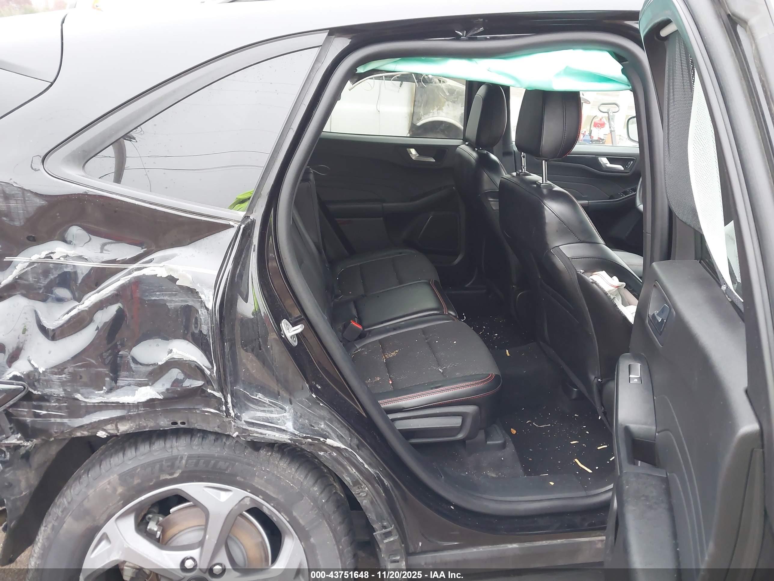 FORD ESCAPE image 8