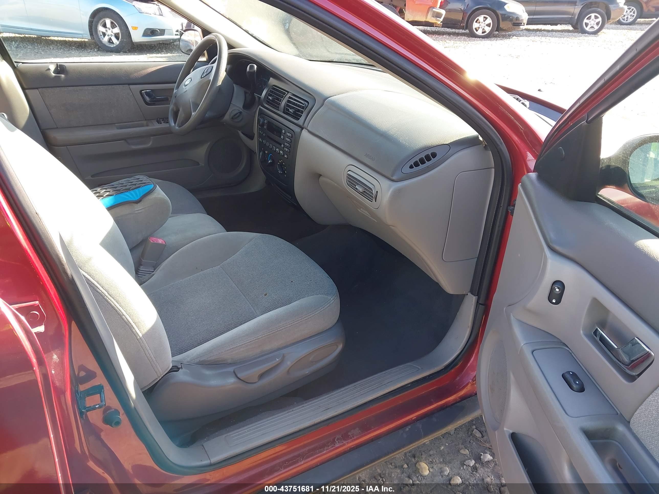 FORD TAURUS image 5