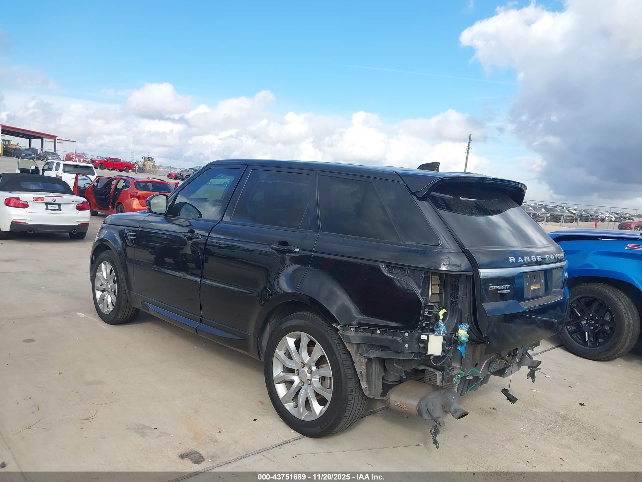 LAND ROVER image 3
