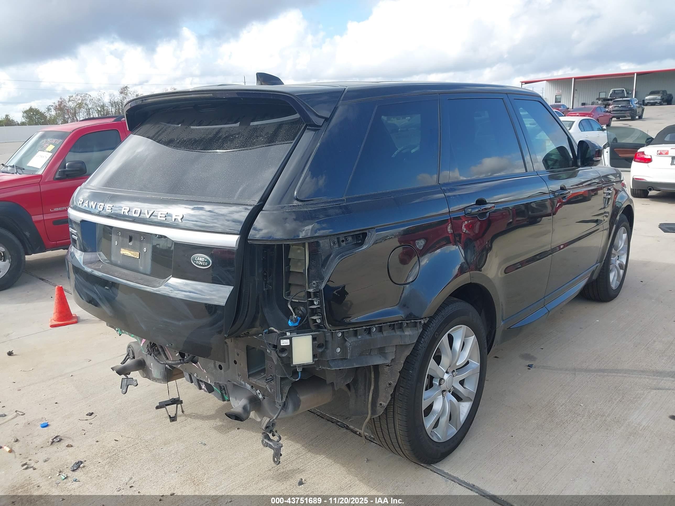 LAND ROVER image 4