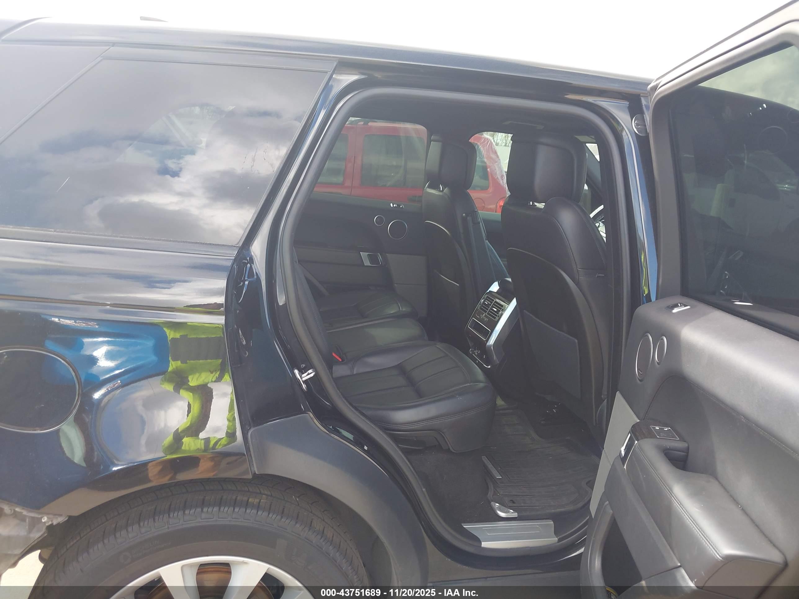 LAND ROVER image 8