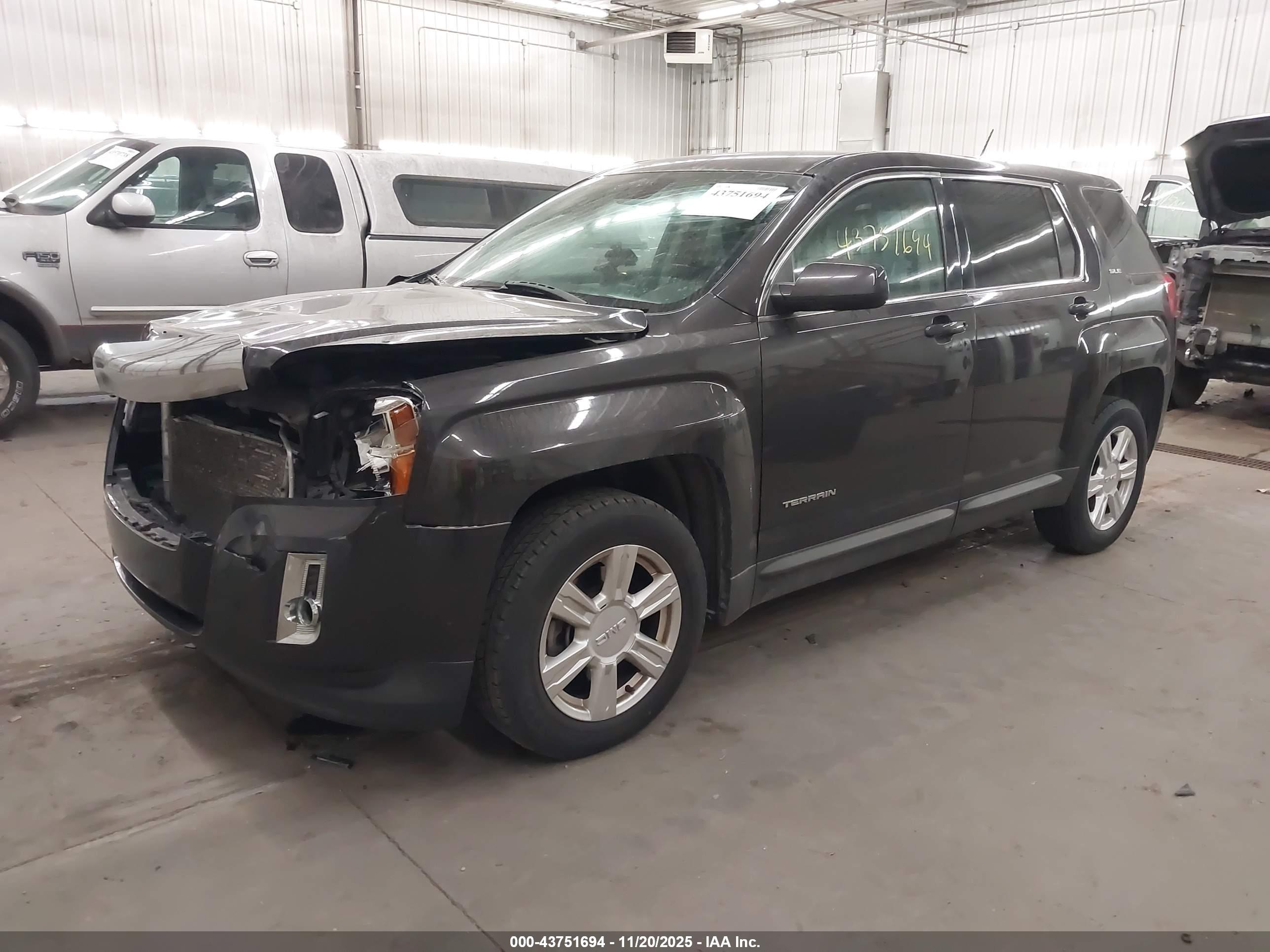 GMC TERRAIN image 2