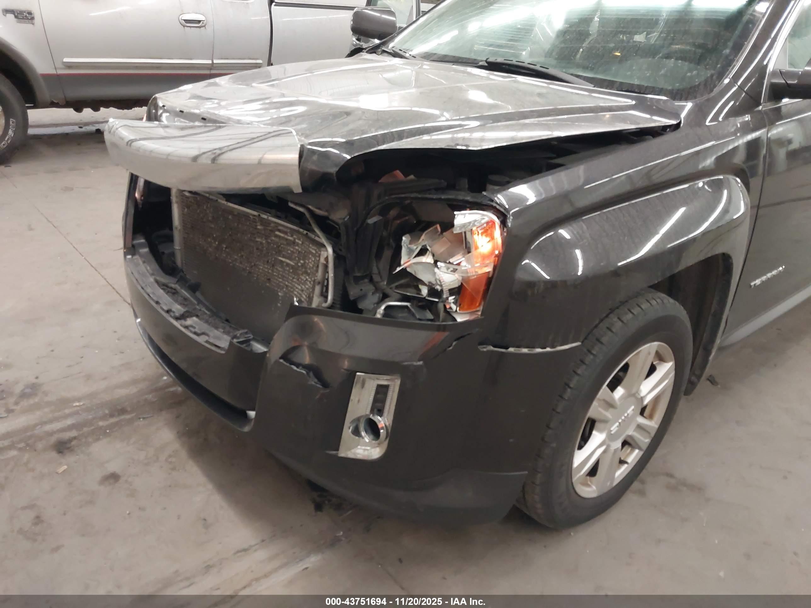 GMC TERRAIN image 6