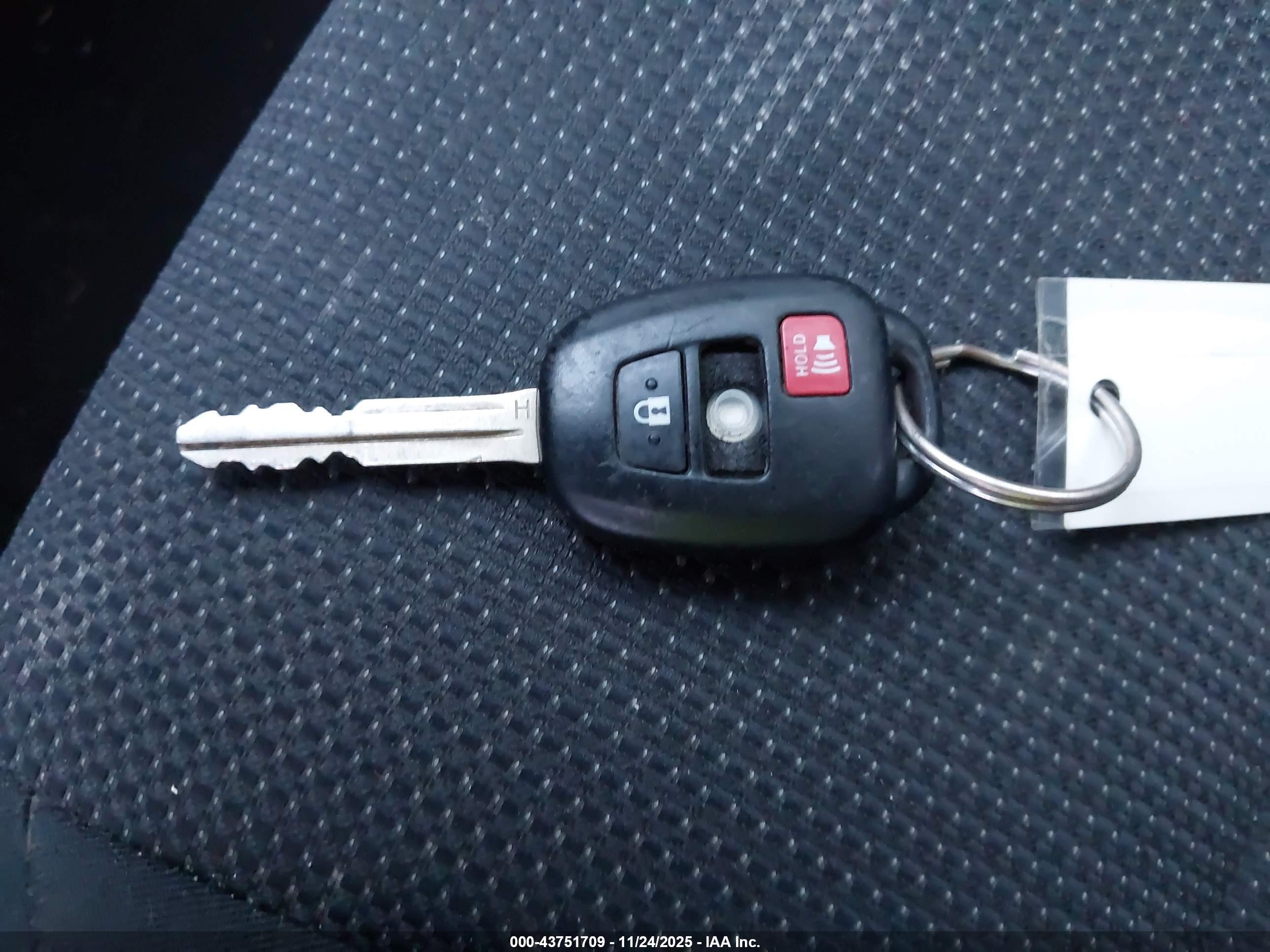TOYOTA RAV4 image 11