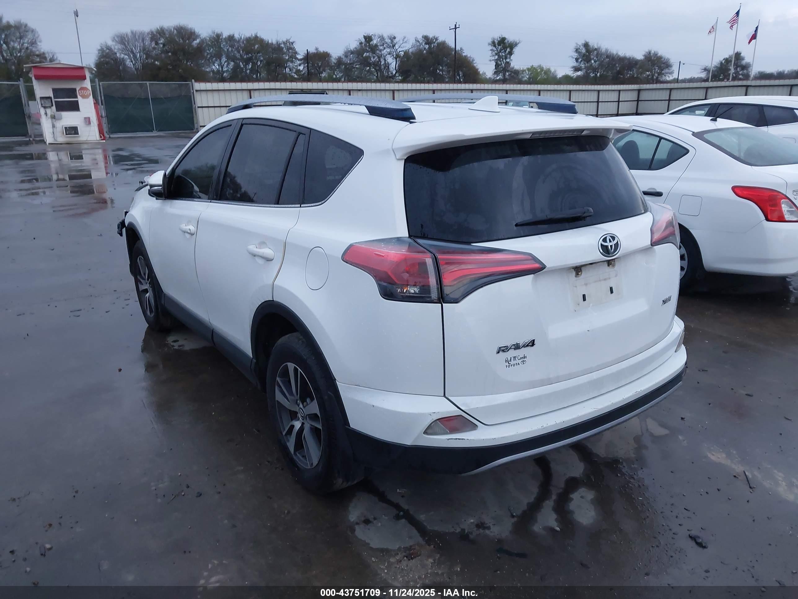 TOYOTA RAV4 image 3