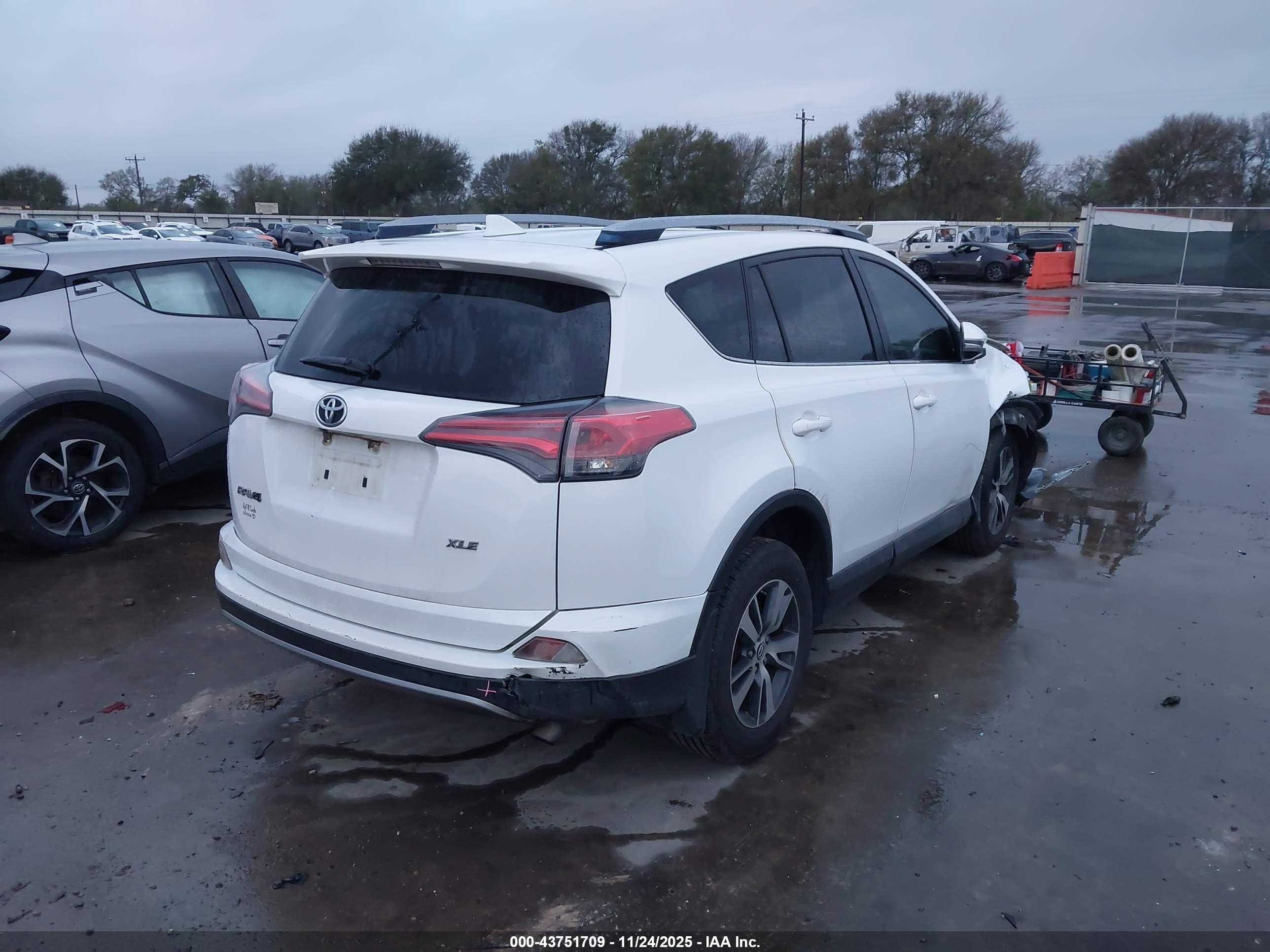 TOYOTA RAV4 image 4