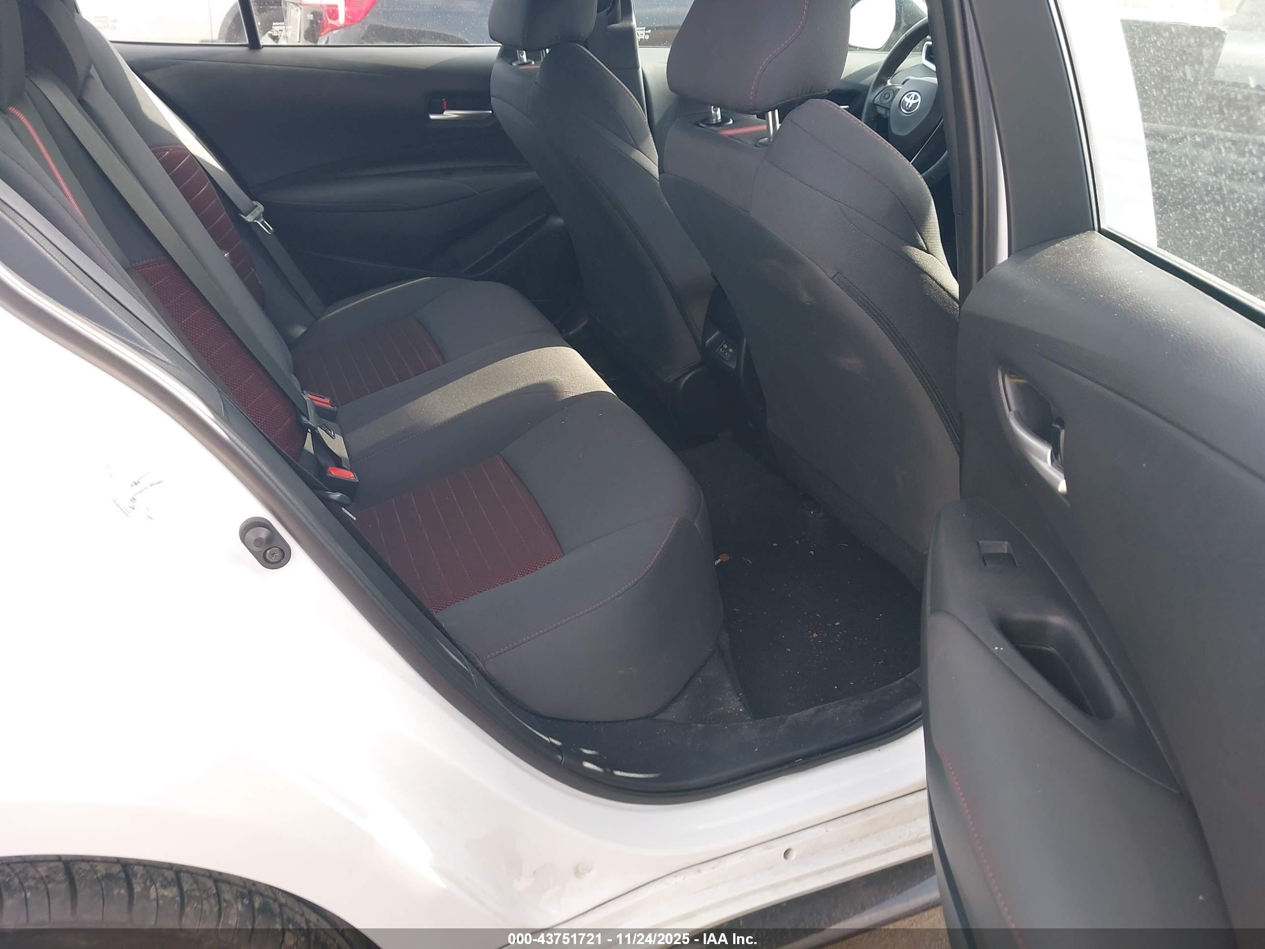 TOYOTA COROLLA image 8