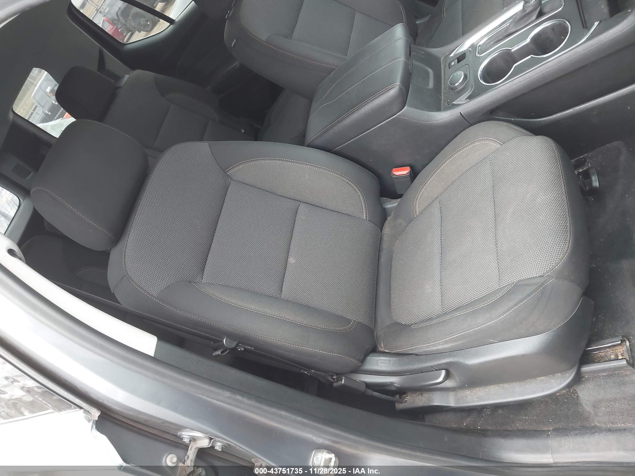 CHEVROLET TRAVERSE image 8