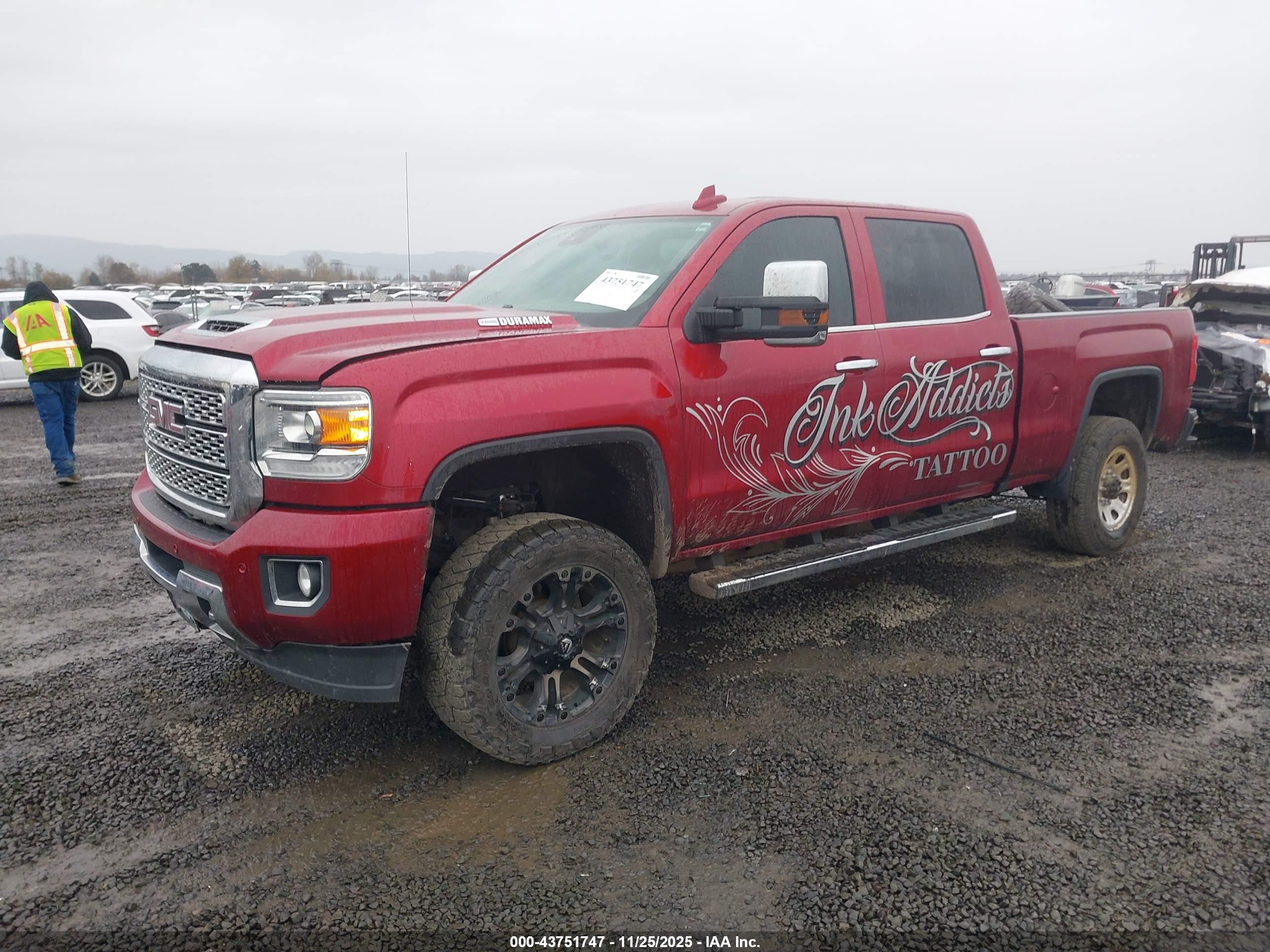 GMC SIERRA image 2