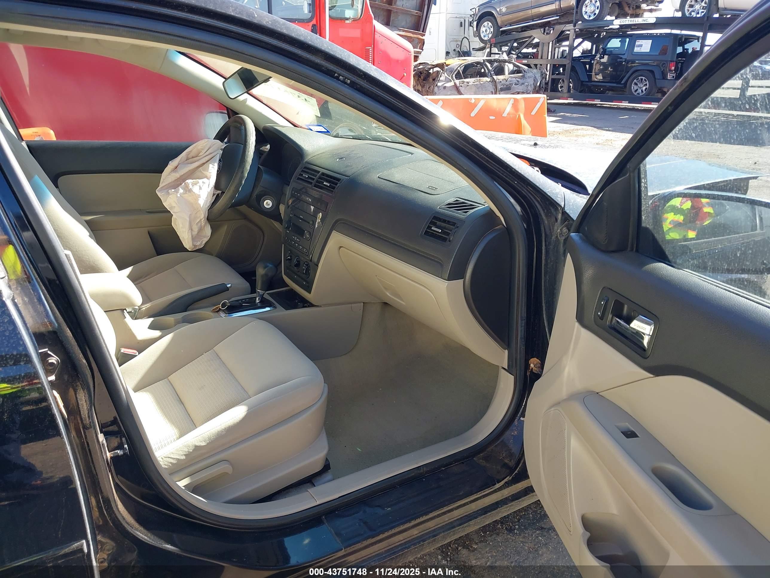 FORD FUSION image 5