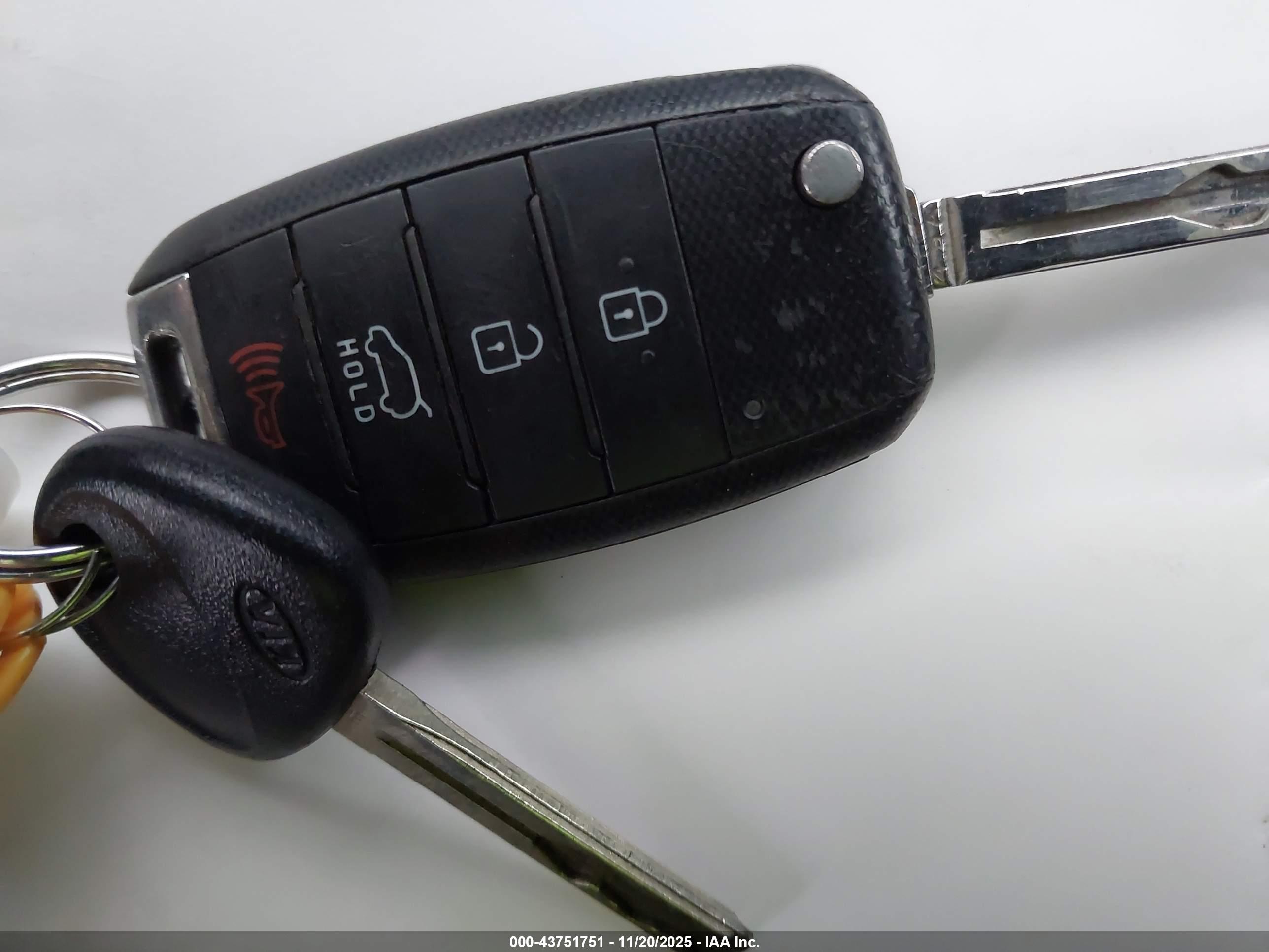 KIA SPORTAGE image 11