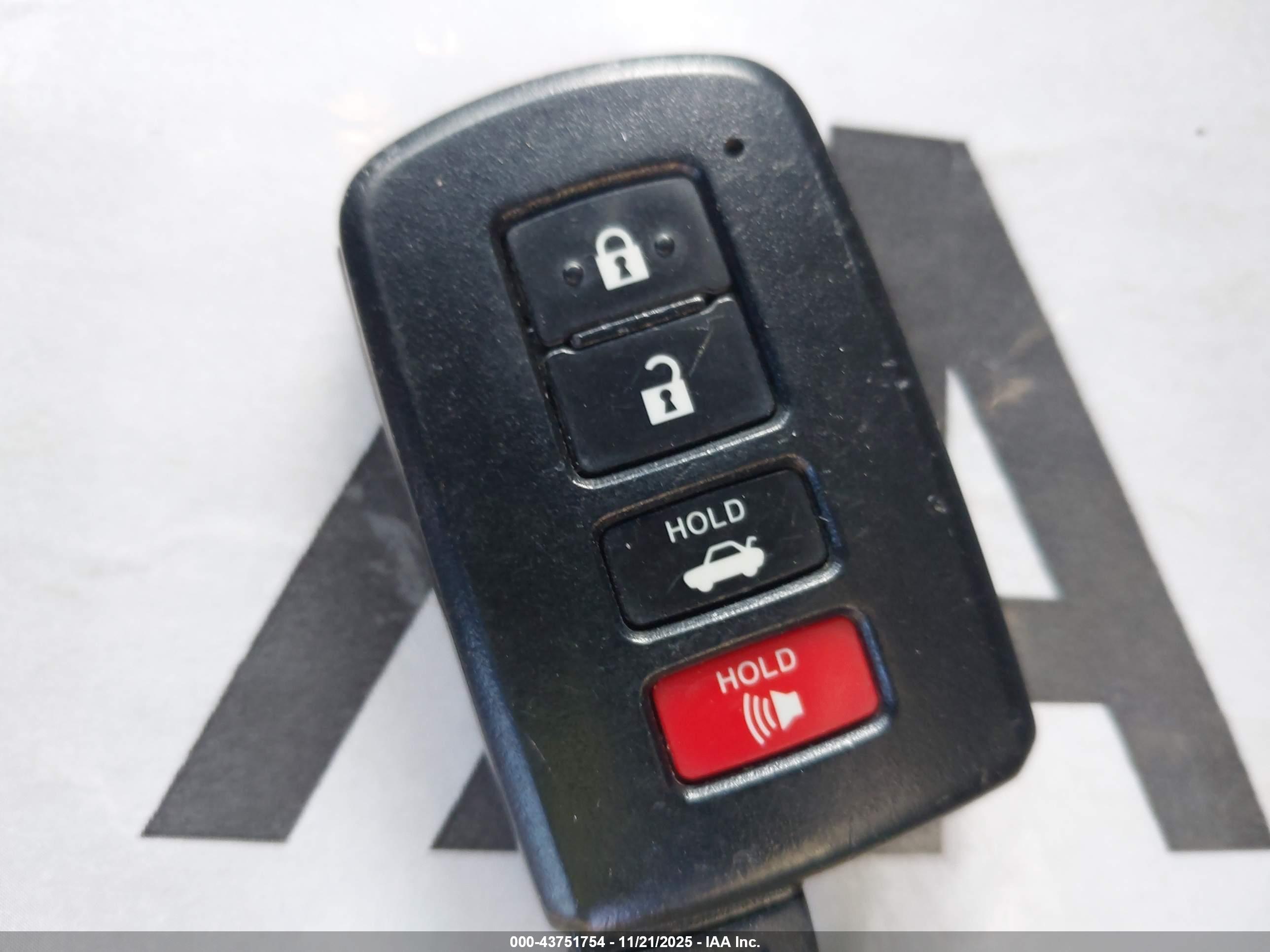 TOYOTA CAMRY image 11