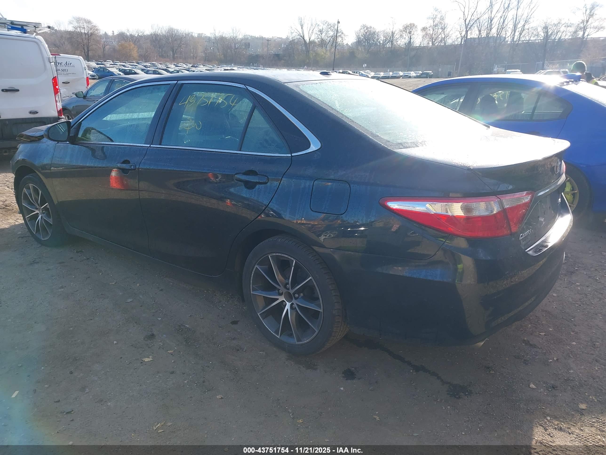 TOYOTA CAMRY image 3