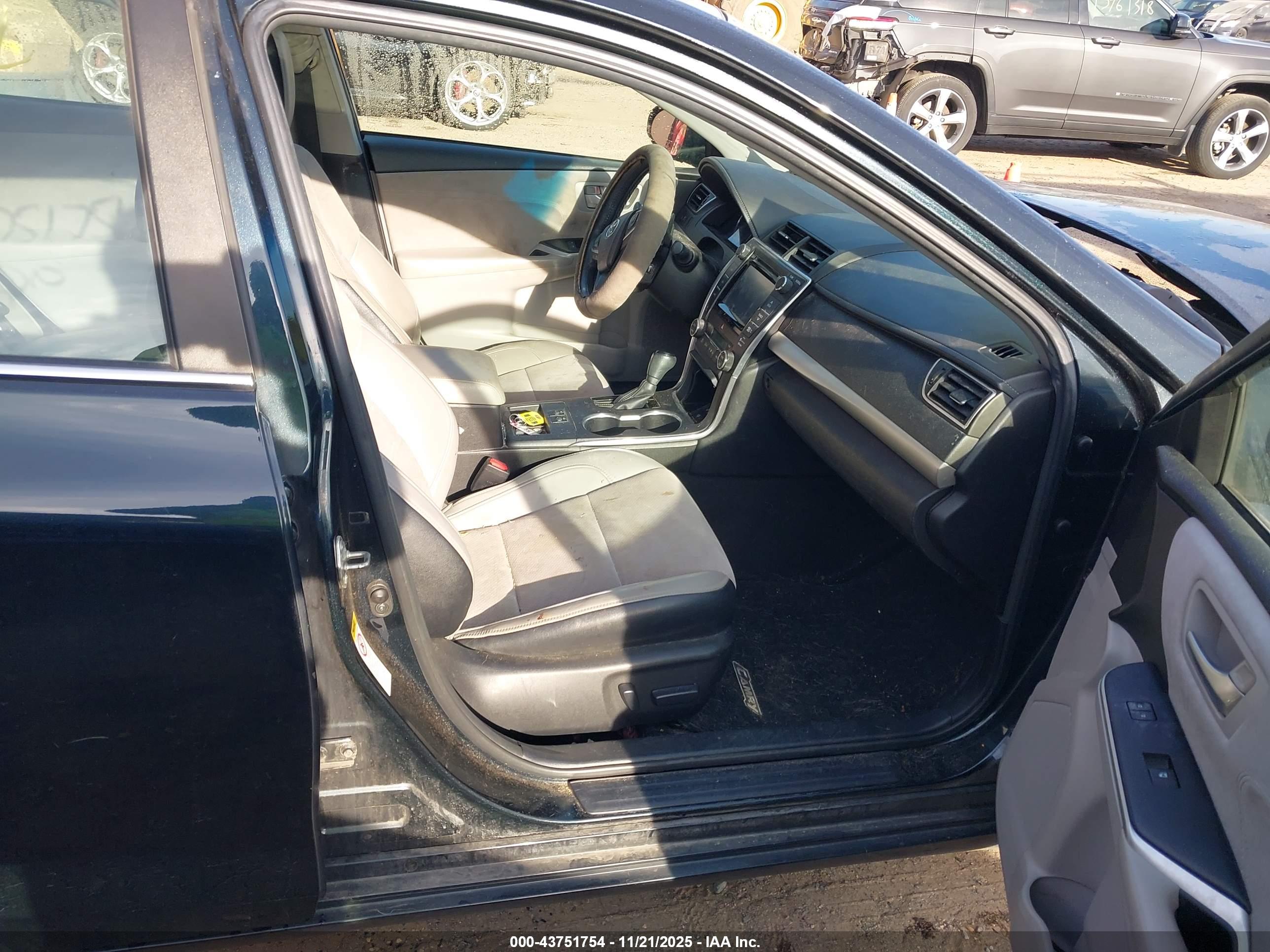 TOYOTA CAMRY image 5