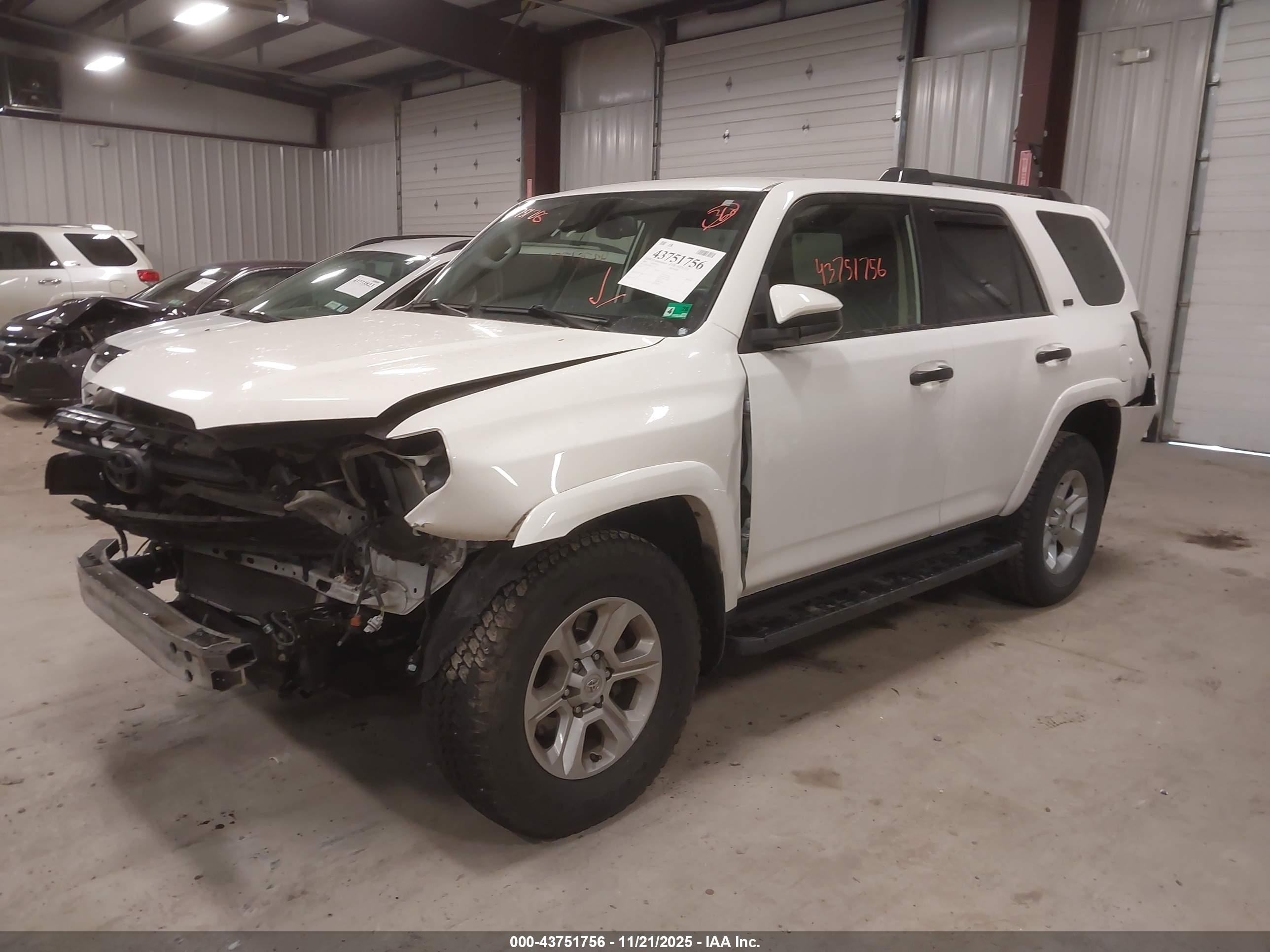 TOYOTA 4RUNNER image 2