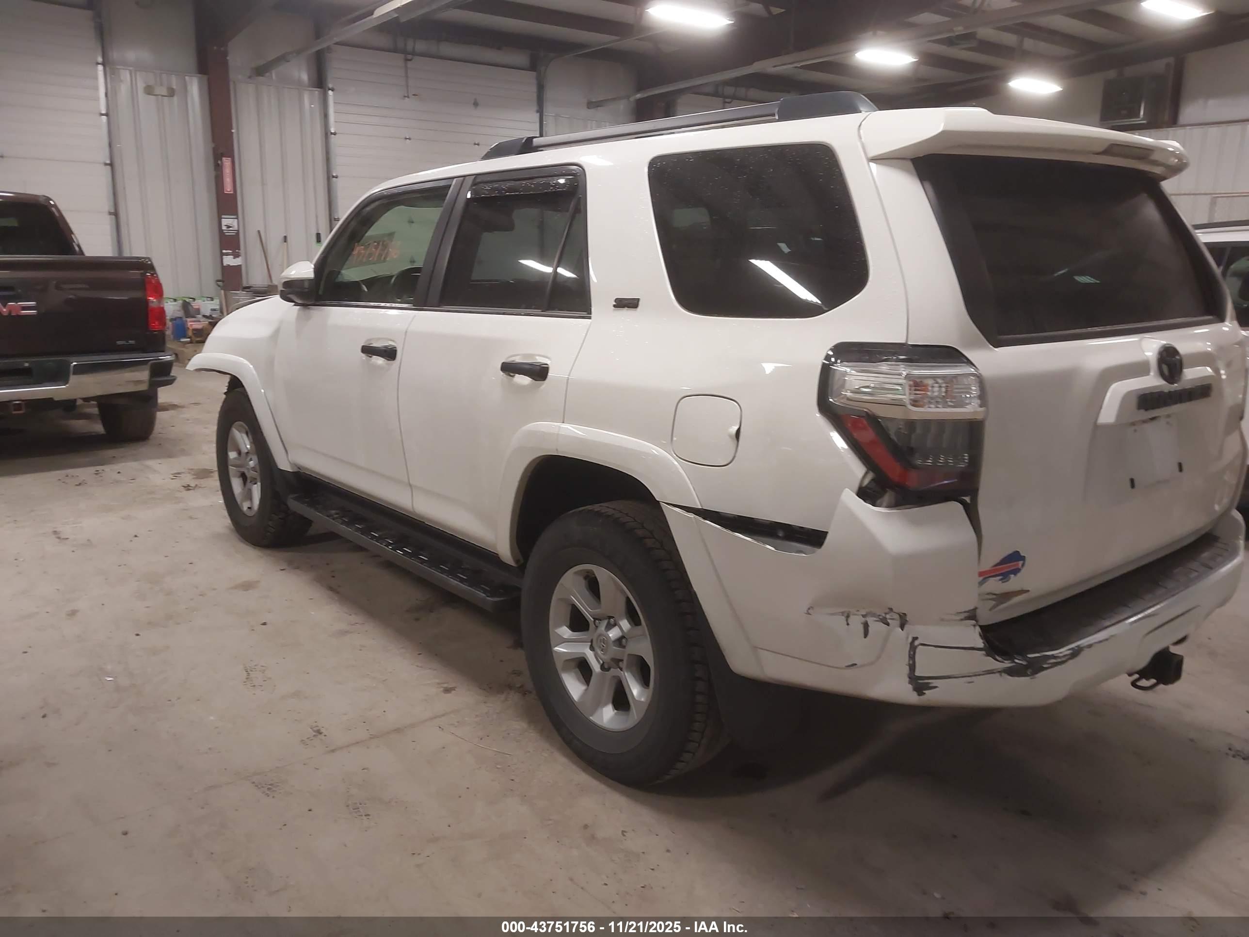 TOYOTA 4RUNNER image 3