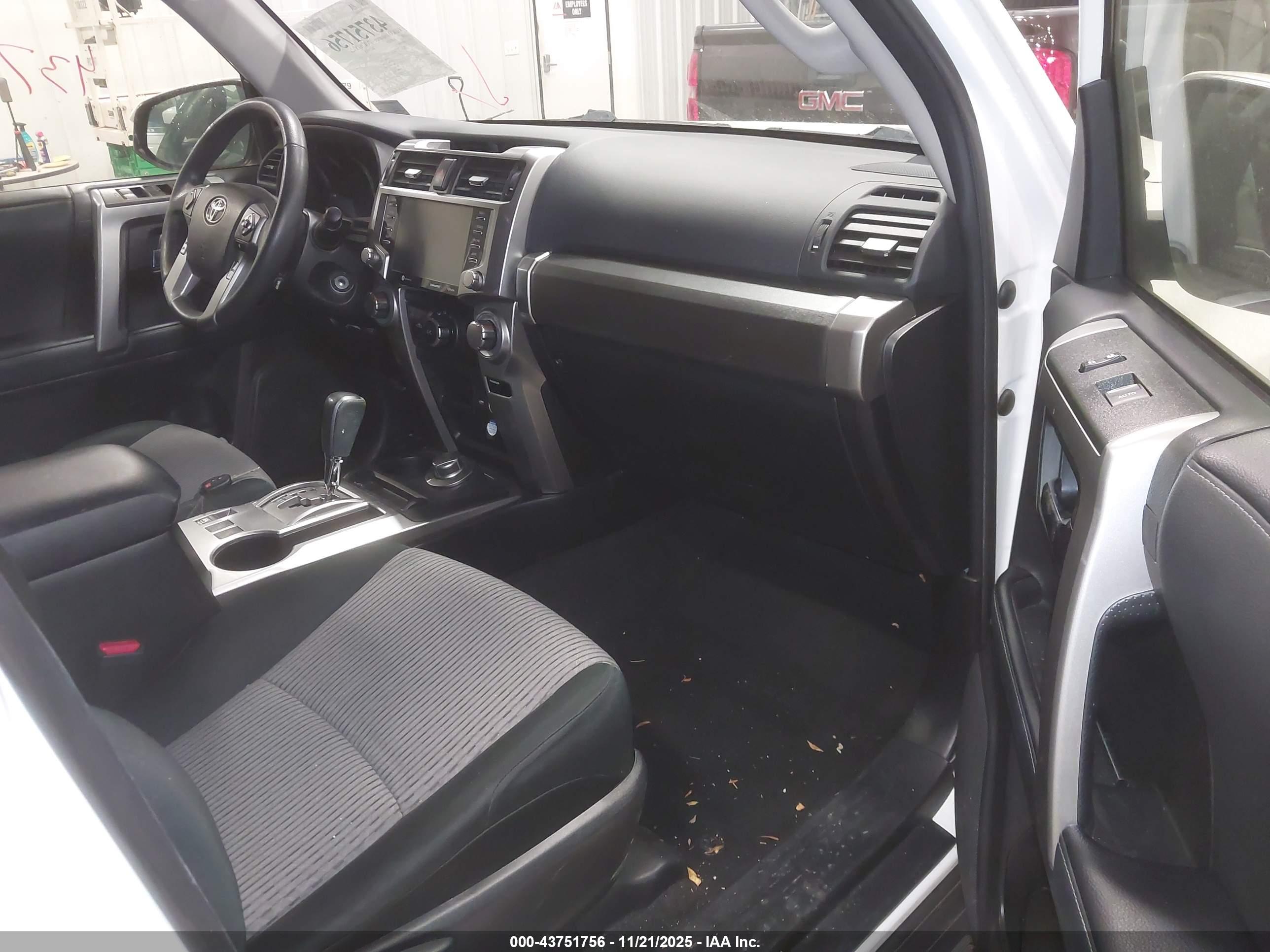 TOYOTA 4RUNNER image 5