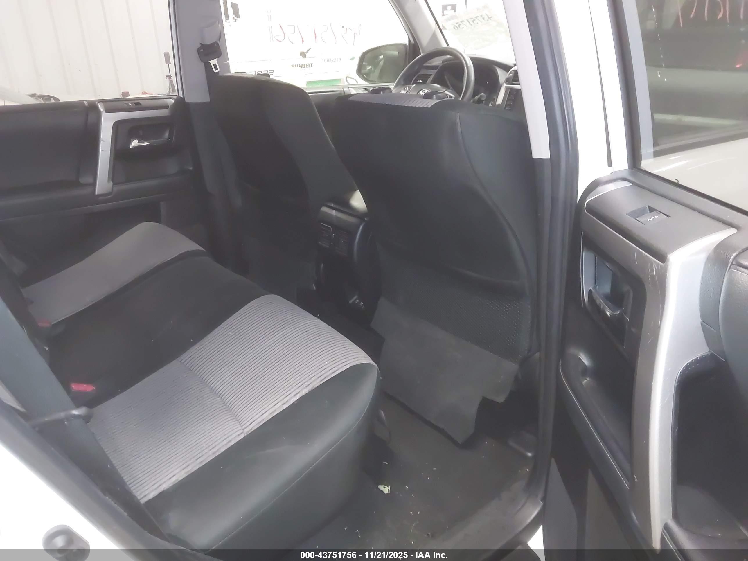 TOYOTA 4RUNNER image 8