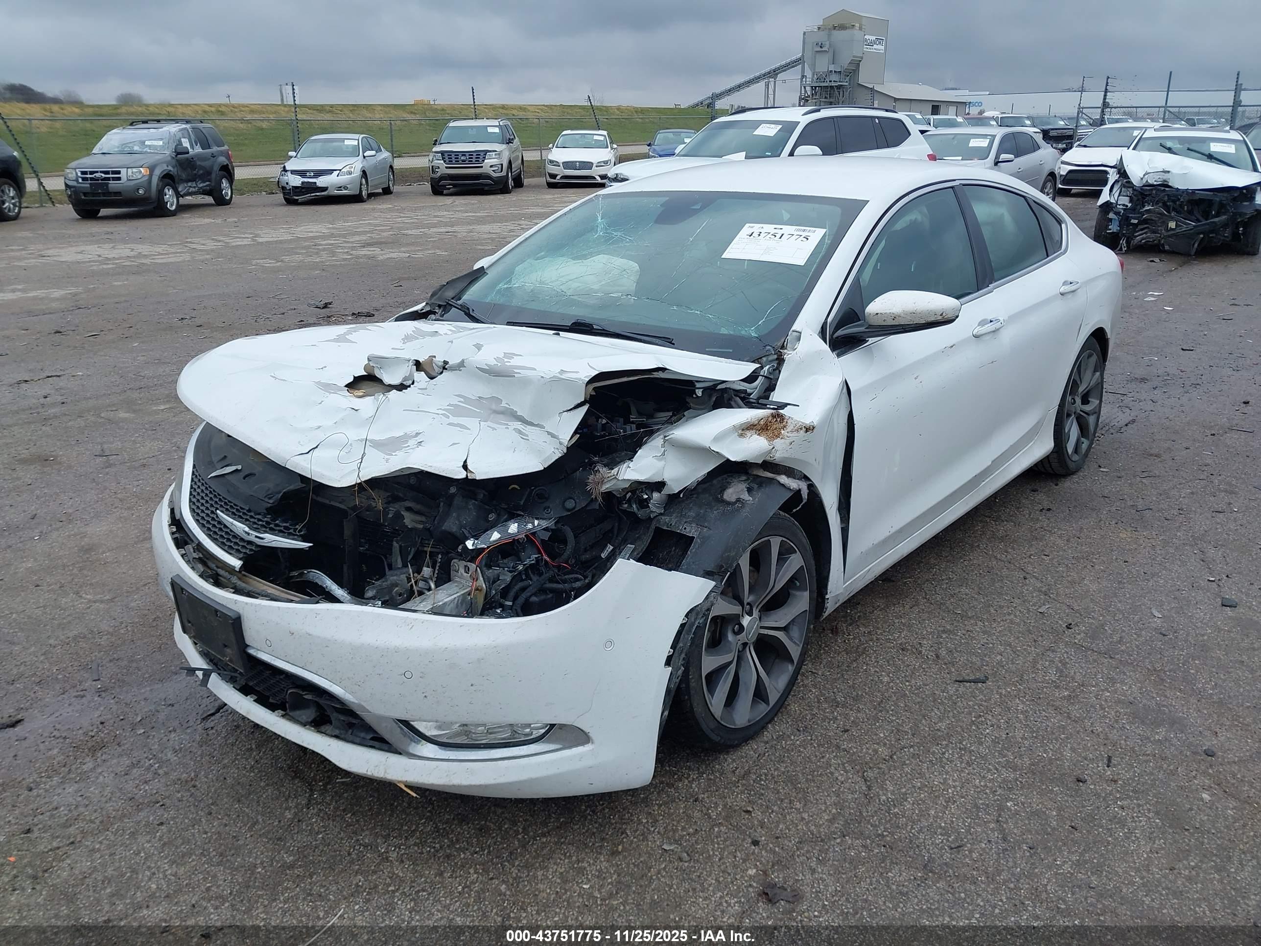 CHRYSLER 200 image 2