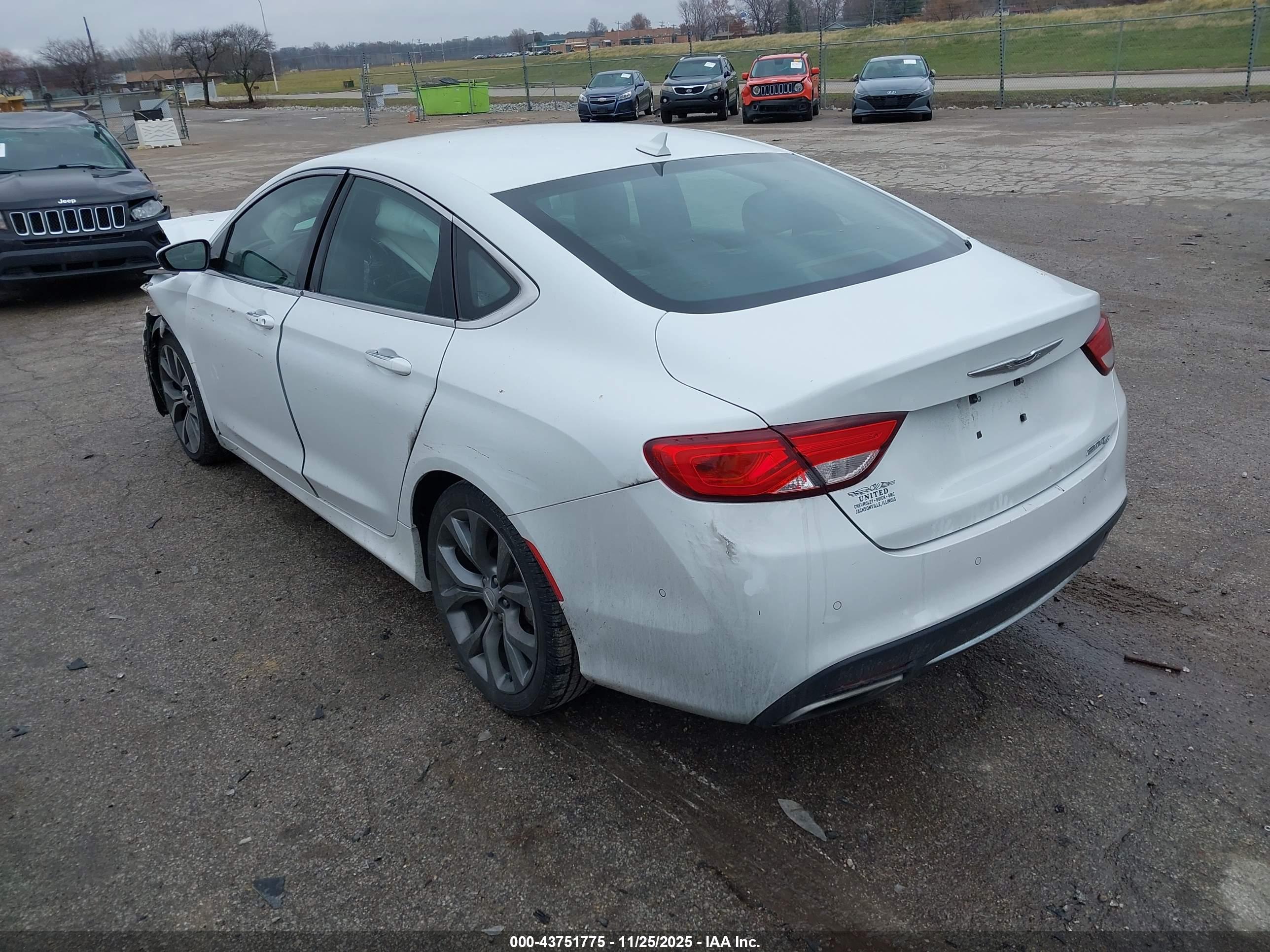 CHRYSLER 200 image 3